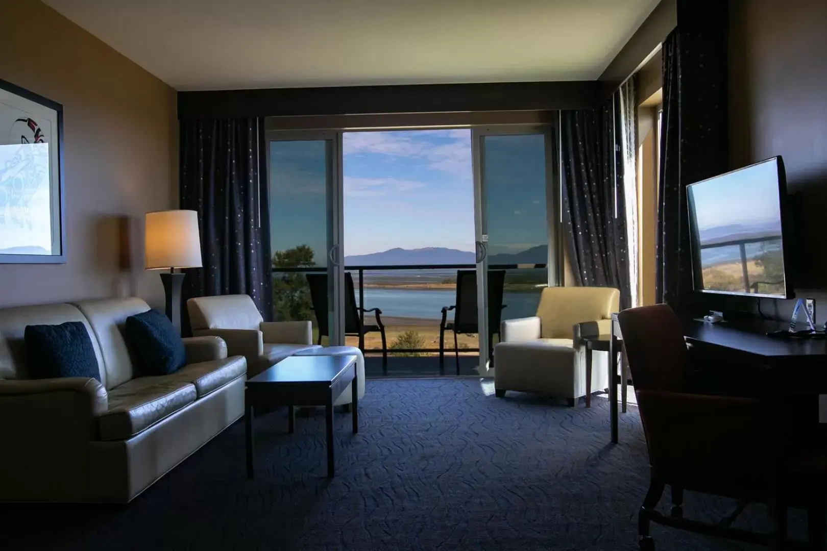 Living room, Seating Area in Swinomish Casino & Lodge