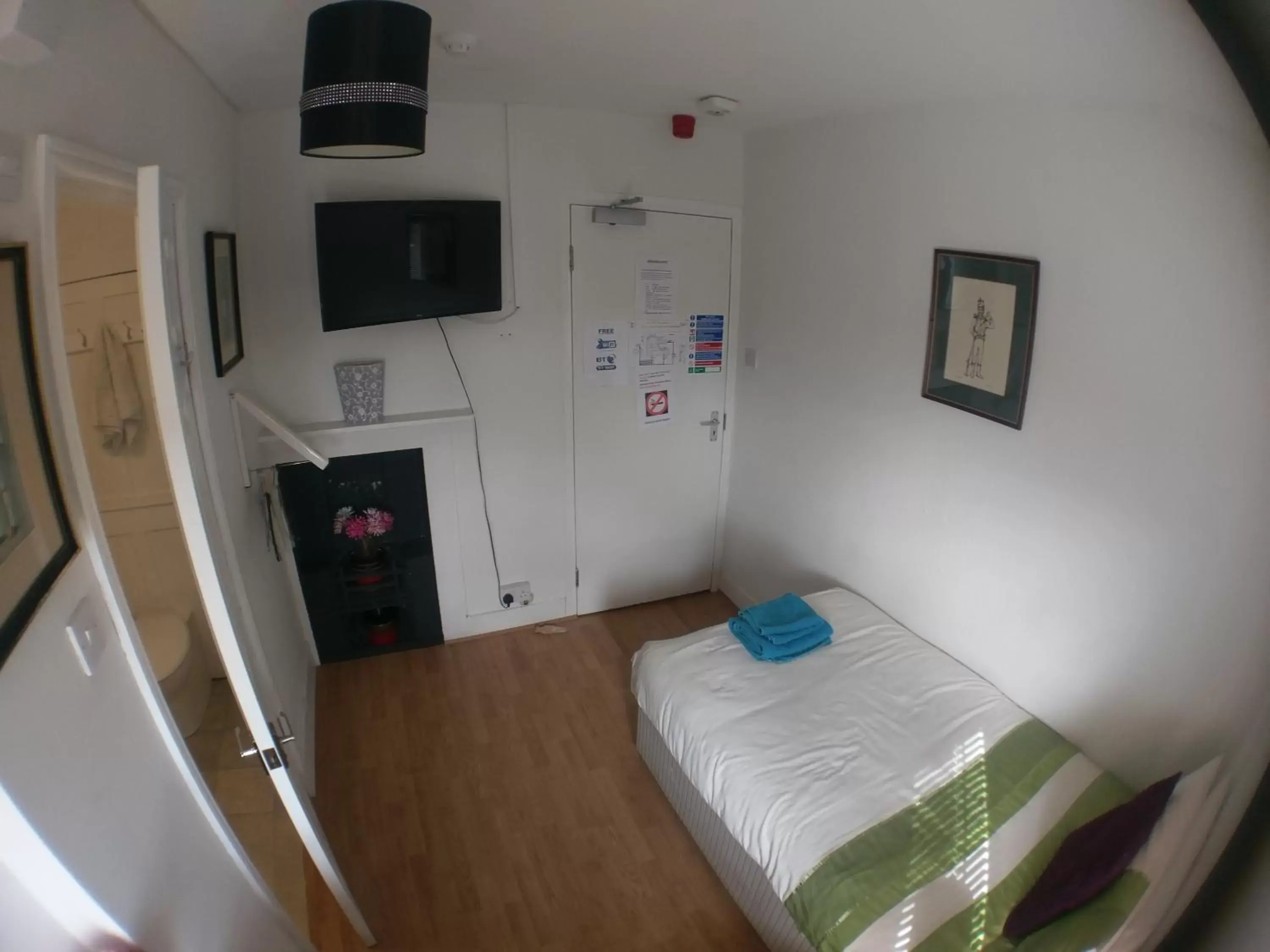 Single Room with Shower in The Rifle Volunteer Single Room with Shower in The Rifle Volunteer