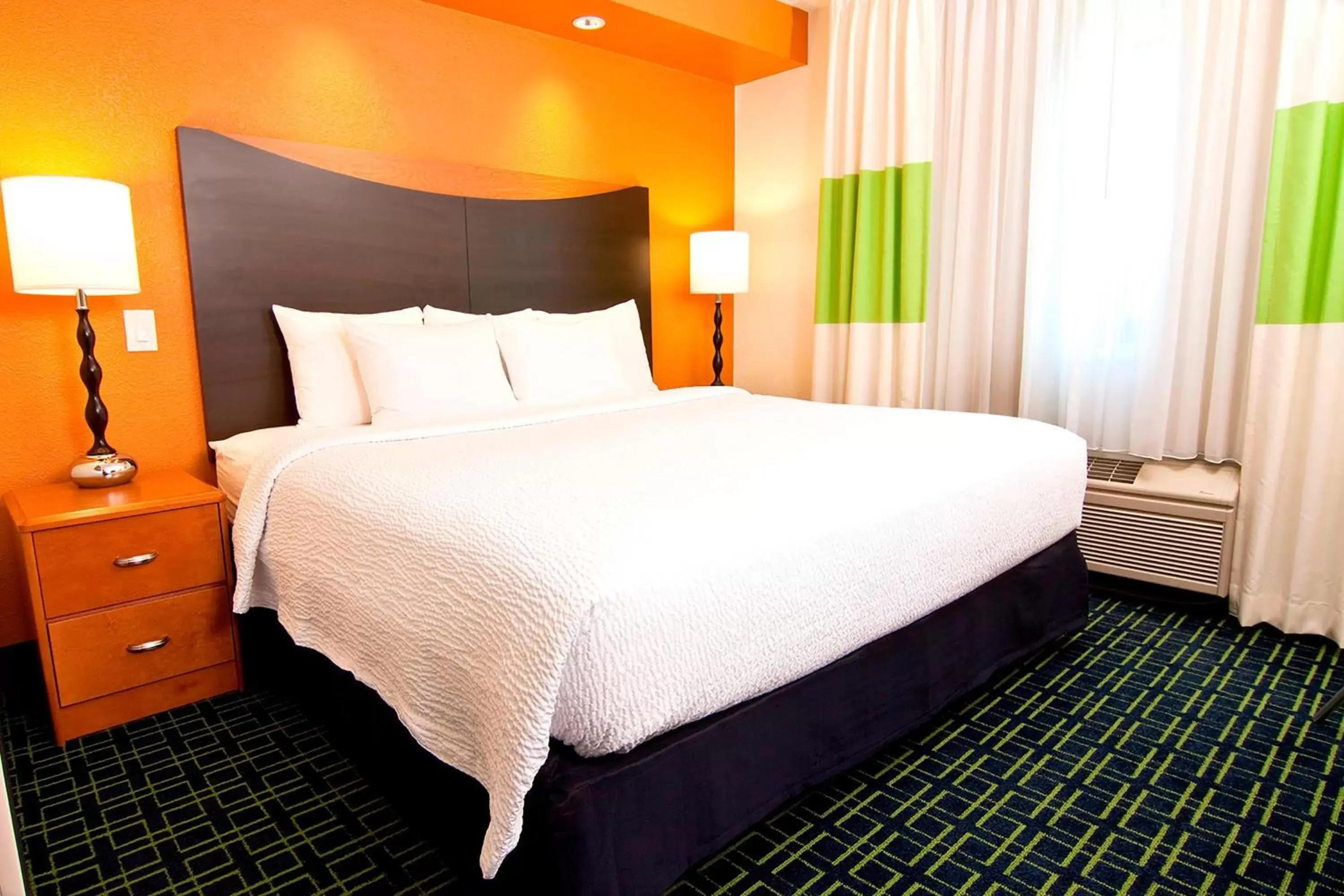 Photo of the whole room, Bed in Fairfield Inn & Suites Minneapolis Burnsville