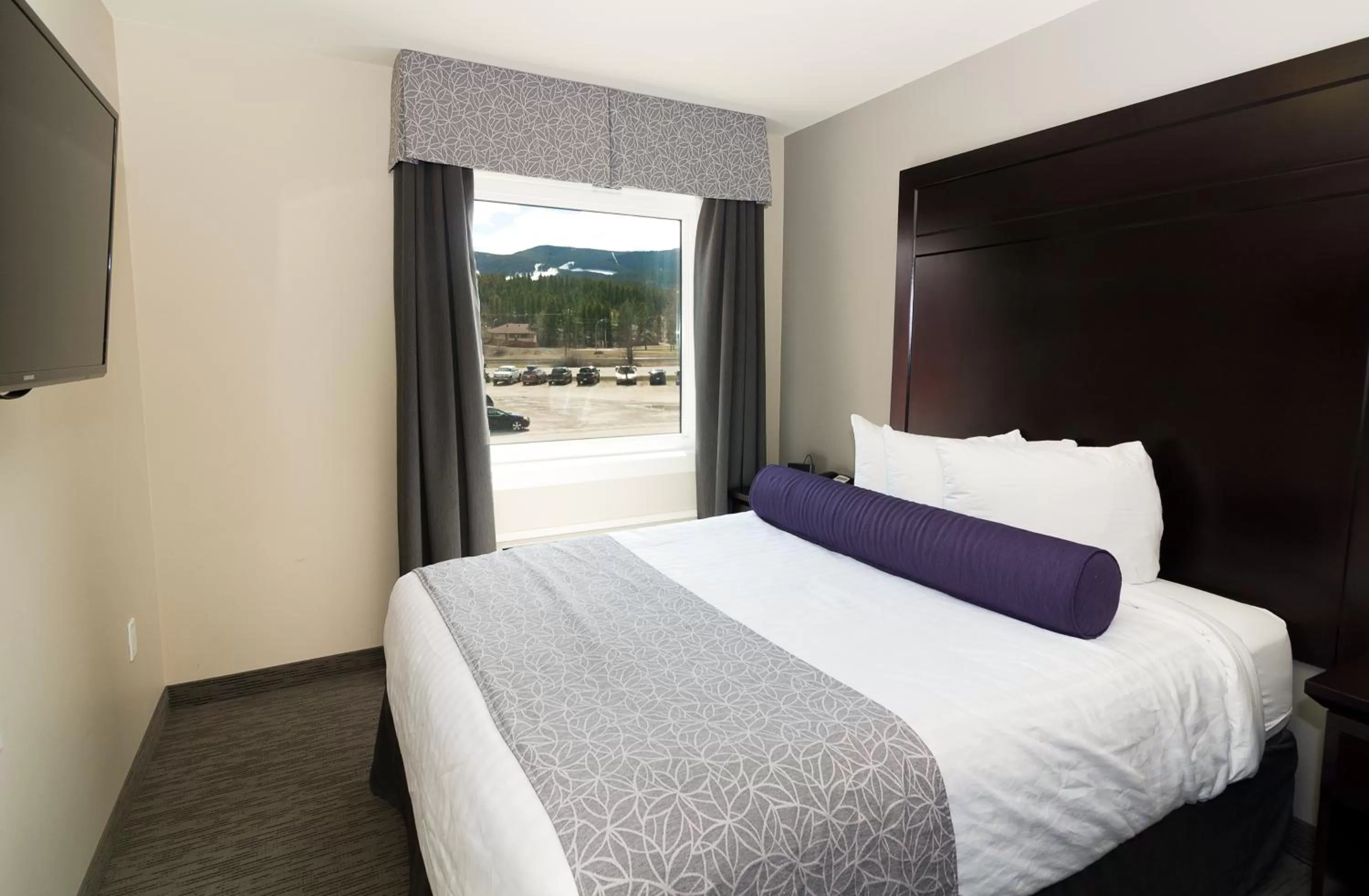 Bed in The Kanata by BCMInns Blairmore