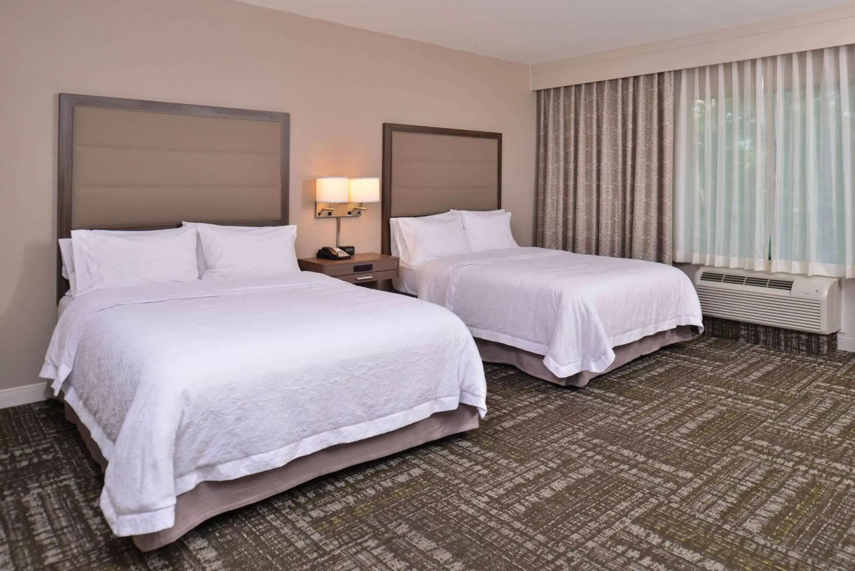 Bed in Hampton Inn & Suites Dallas Market Center