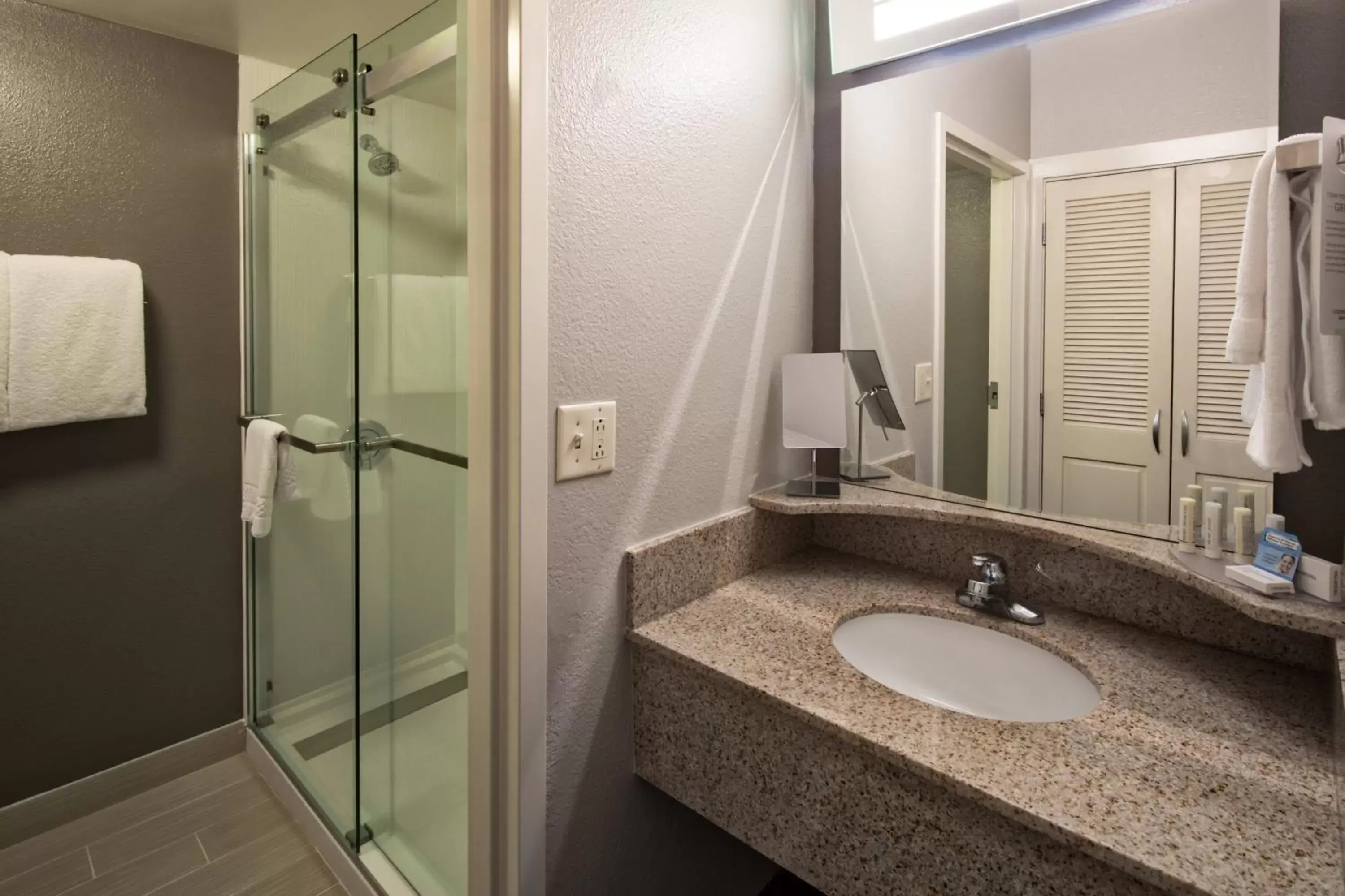 Bathroom in Courtyard by Marriott Rock Hill