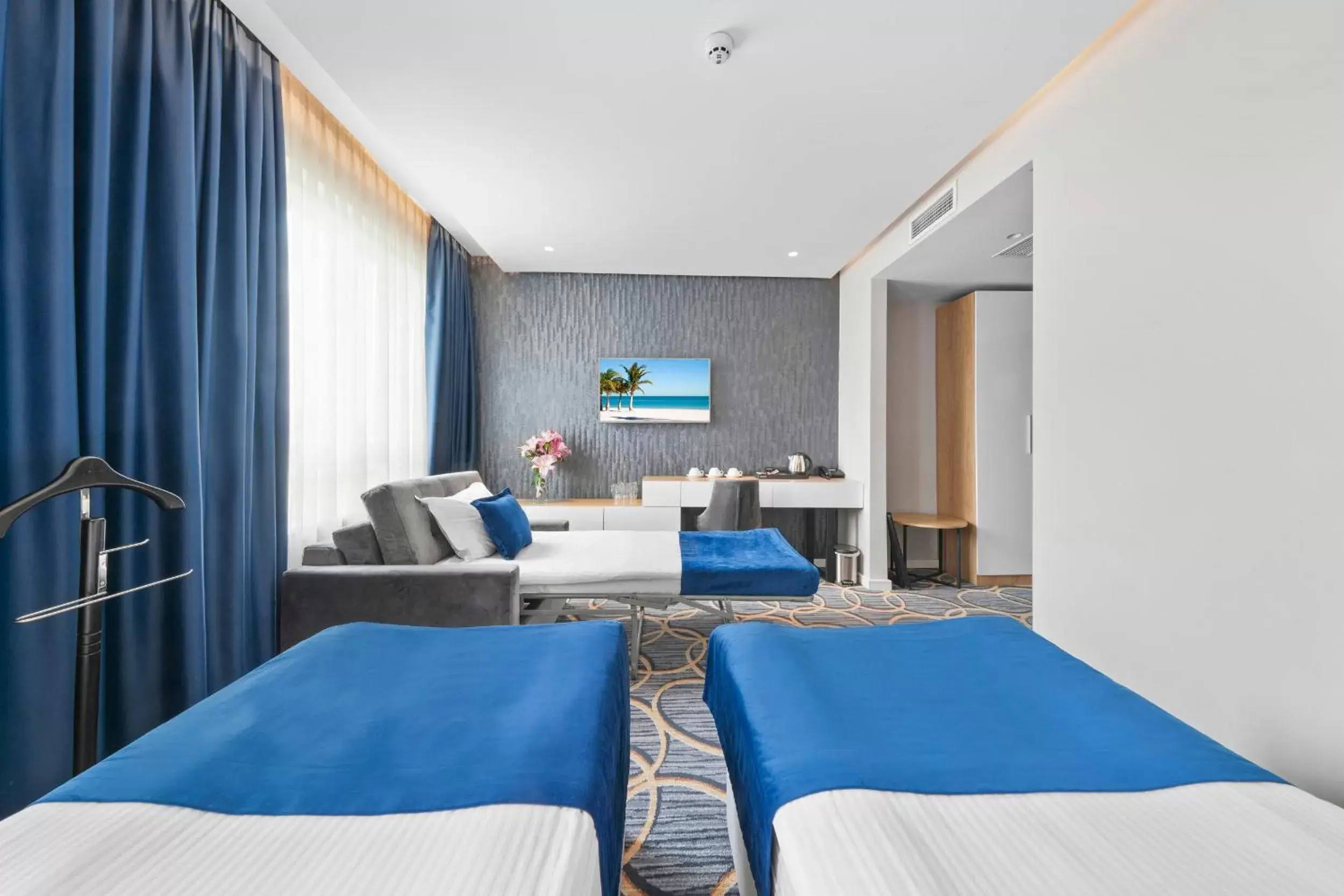 Bedroom, Bed in Sky Hotel