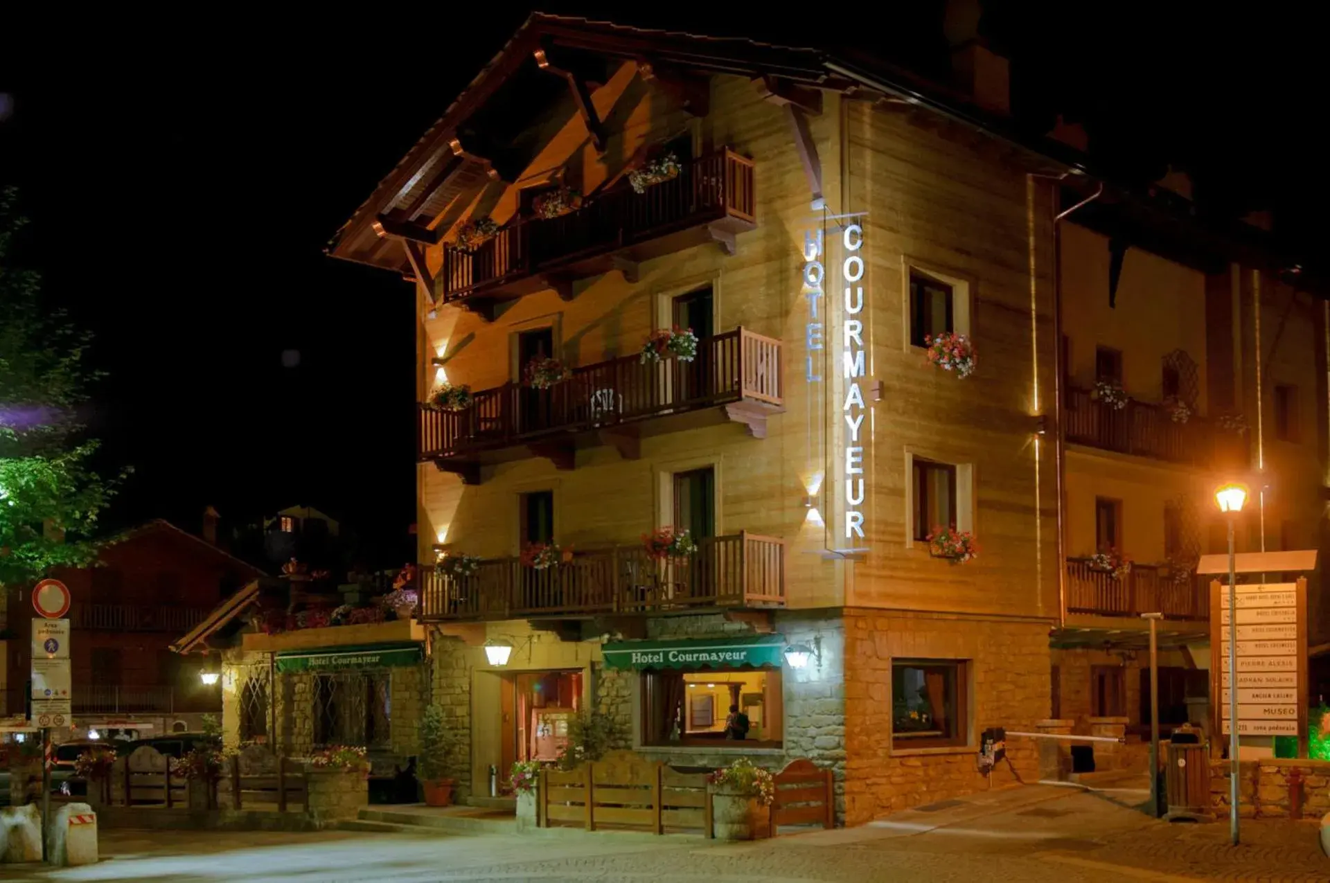 Property Building in Hotel Courmayeur