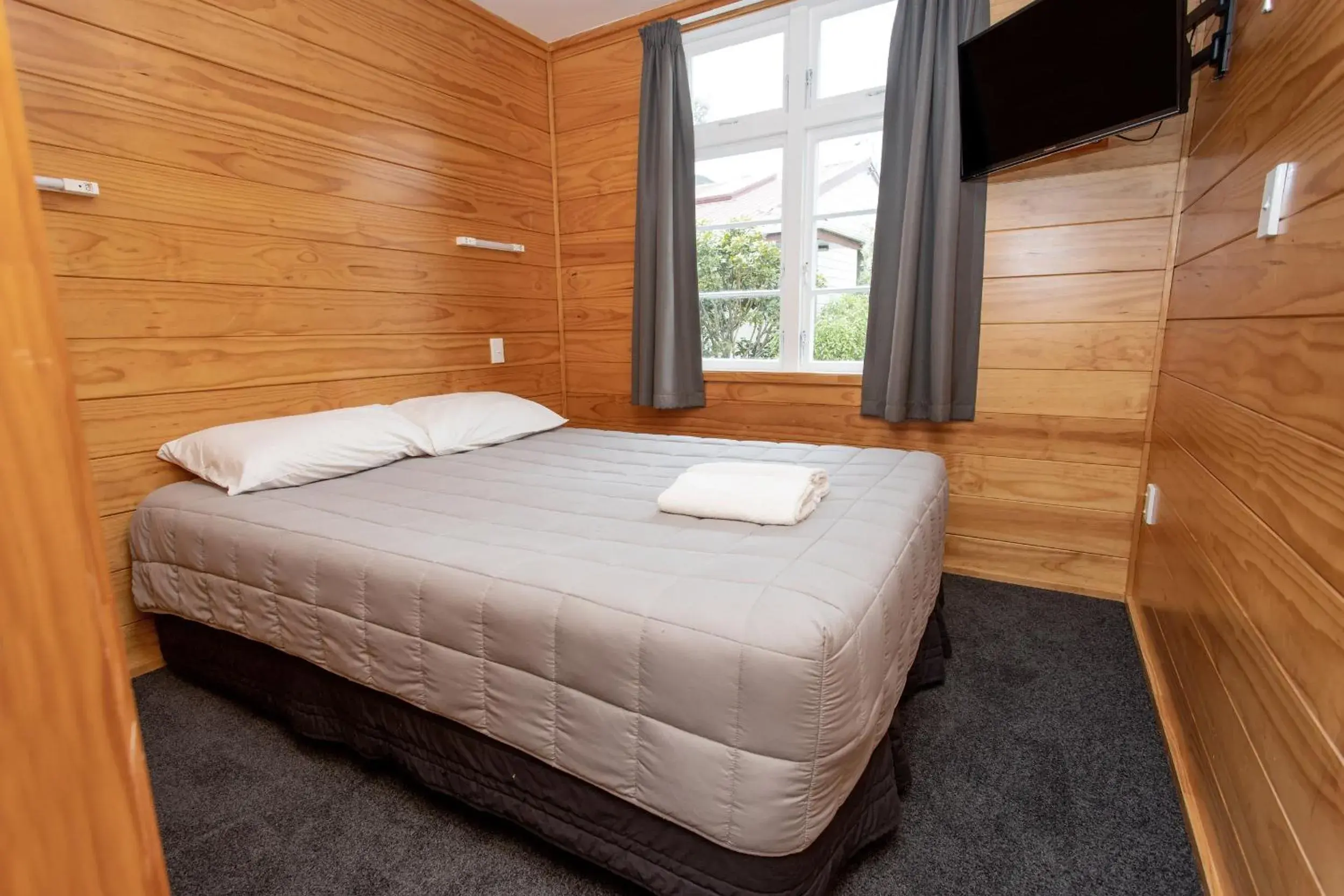 Bedroom, Bed in Wellington TOP 10 Holiday Park