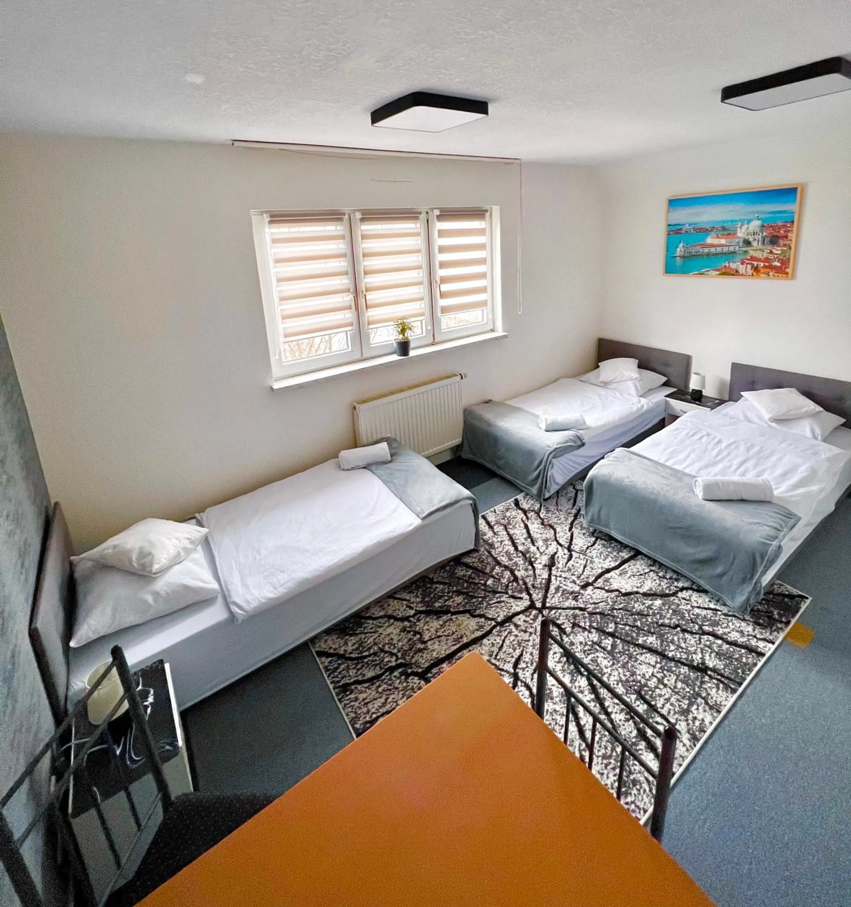 Family Room with Shared Bathroom in City Place Noclegi Family Room with Shared Bathroom in City Place Noclegi