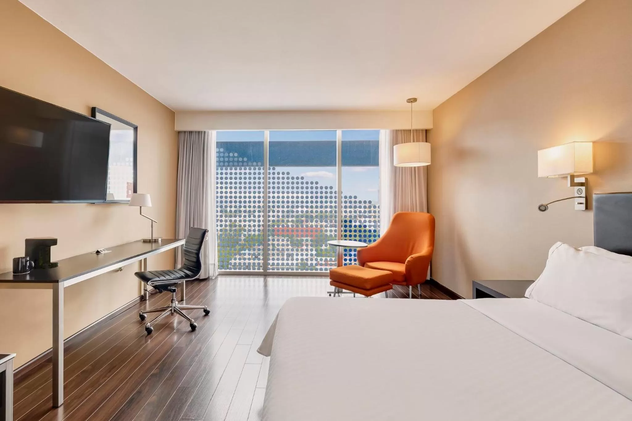 Photo of the whole room, Bed in Fiesta Inn Insurgentes Viaducto