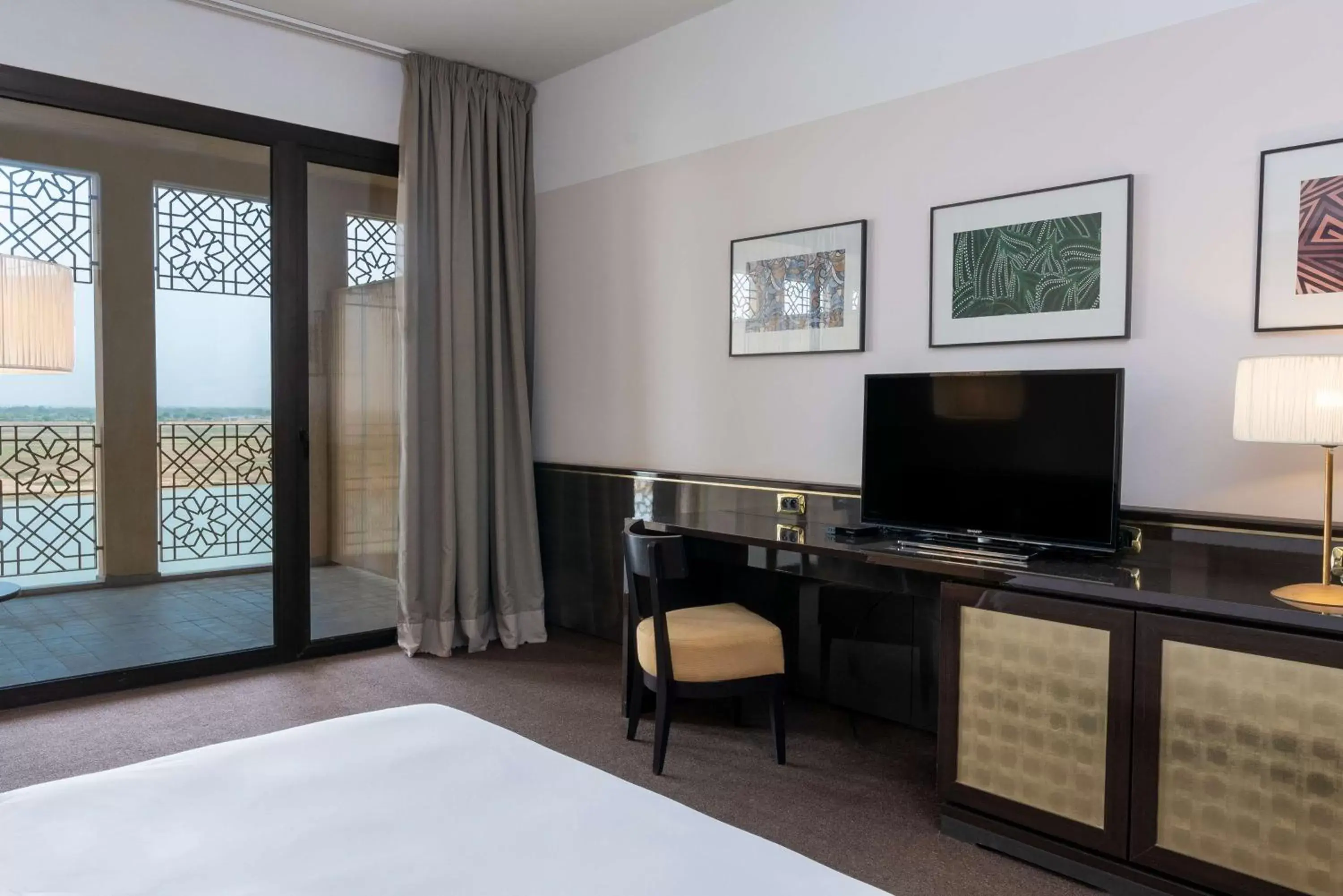 Bedroom, TV/Entertainment Center in Radisson Blu Hotel N'Djamena