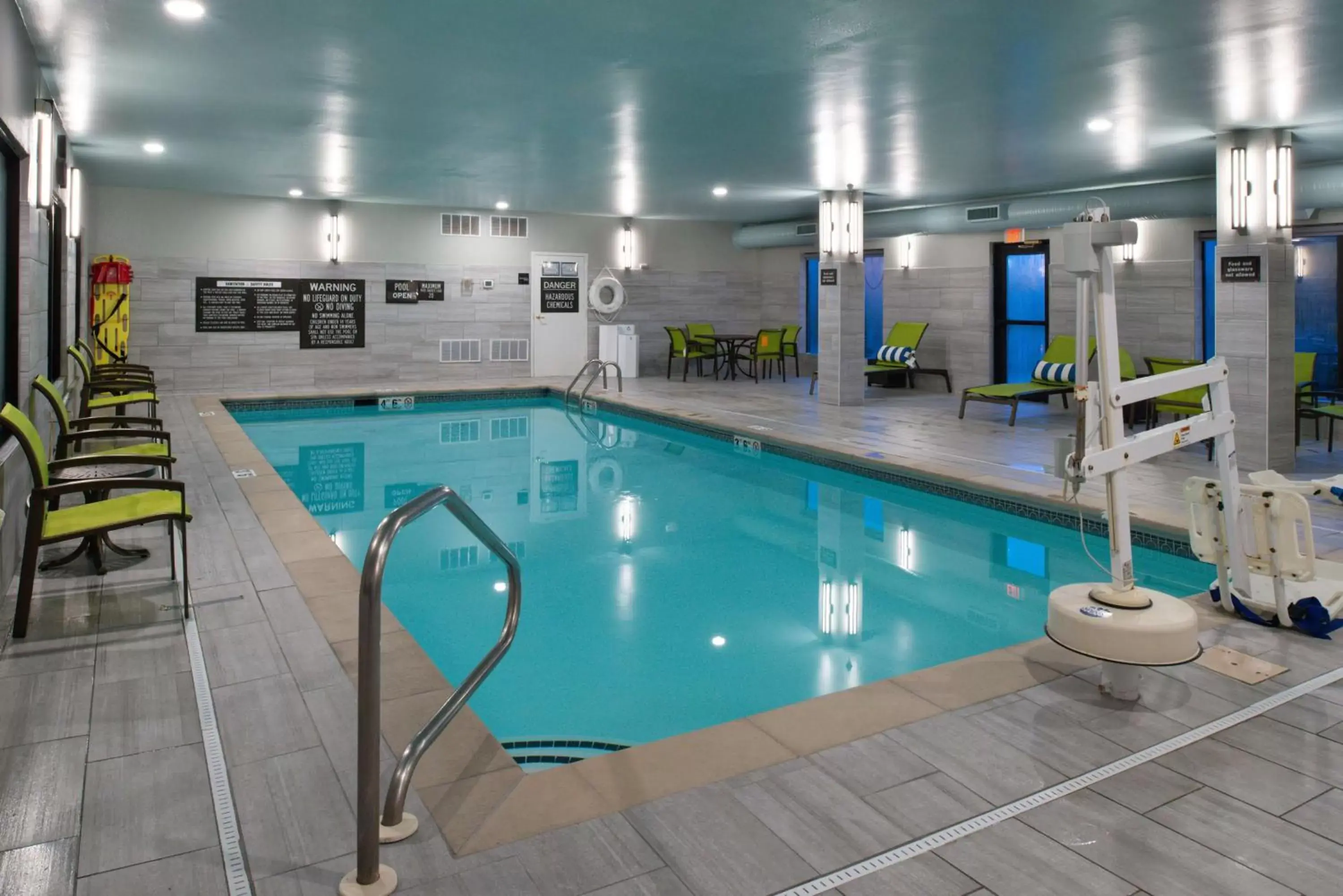 Pool view, Swimming Pool in Hampton Inn LaPorte