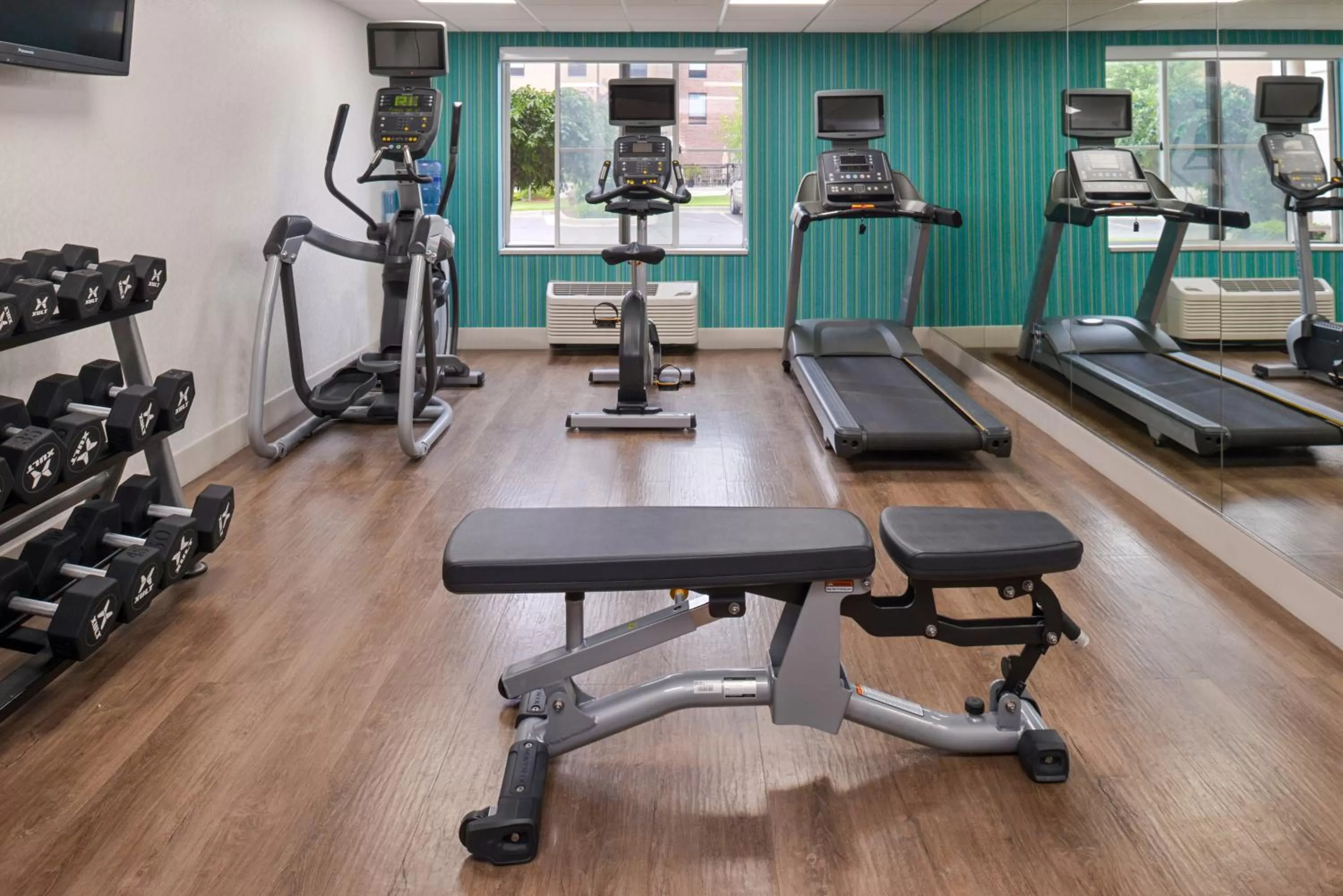 Fitness centre/facilities in Holiday Inn Express Wixom by IHG