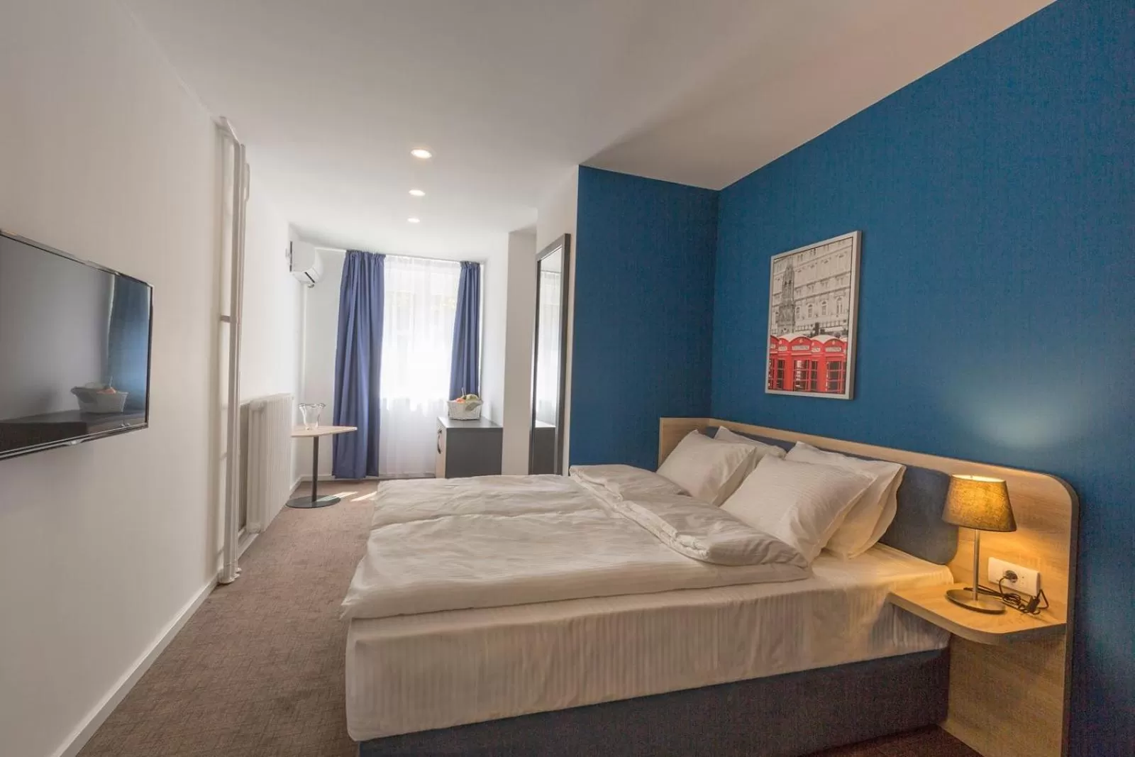 Photo of the whole room, Bed in Premium Crown Suites