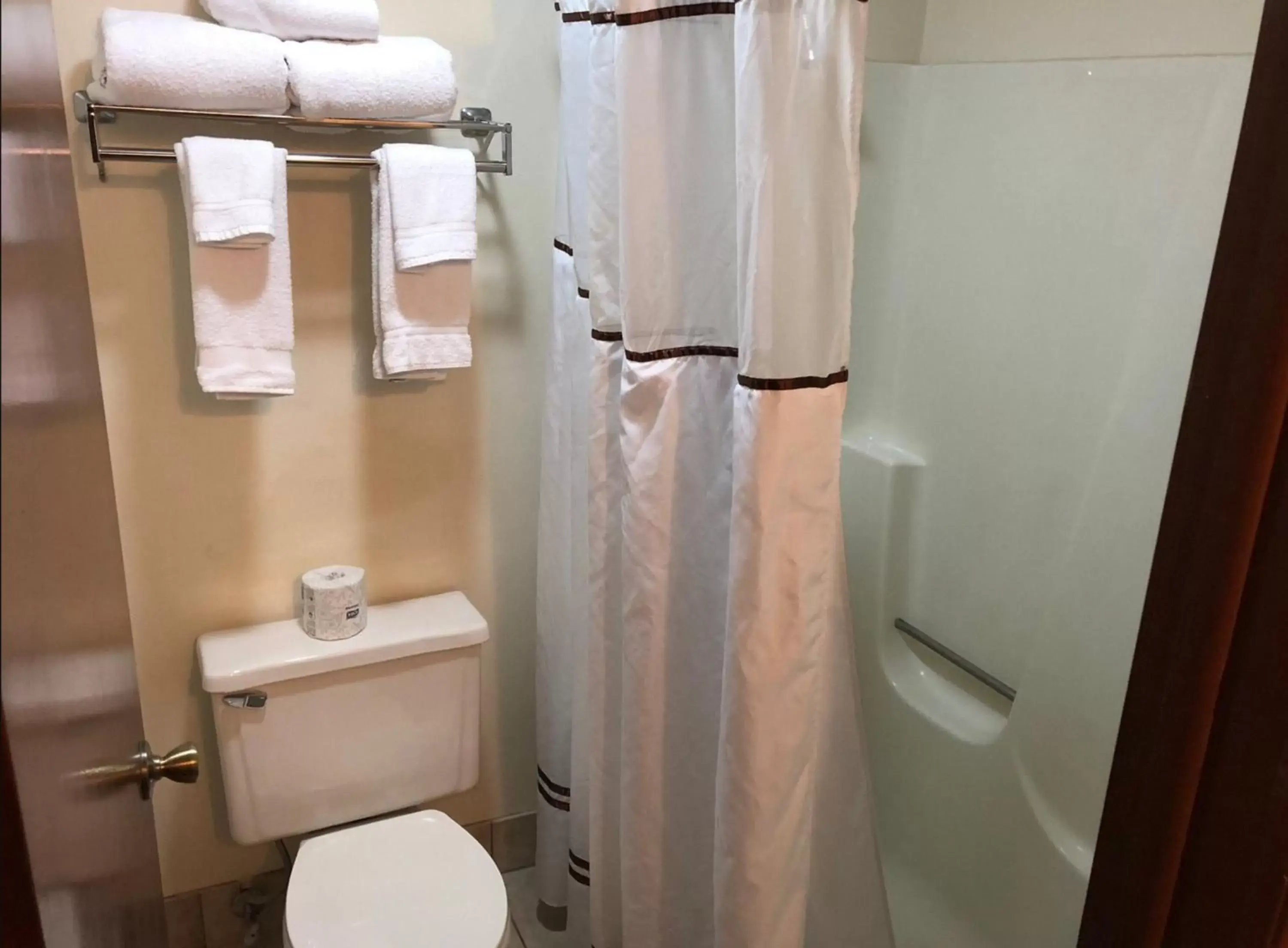 Bathroom in Harbor Winds Hotel