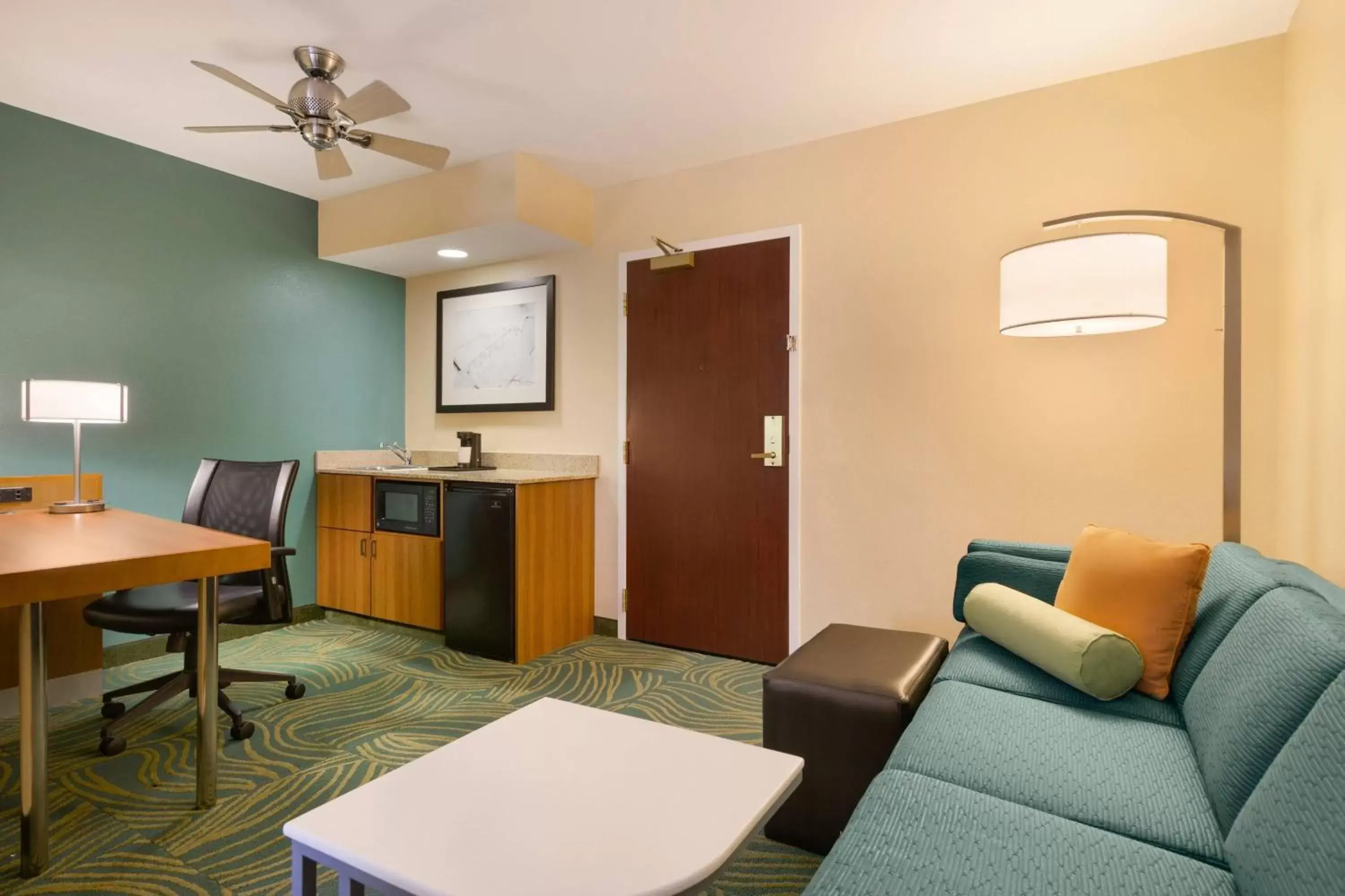 Living room, Seating Area in SpringHill Suites by Marriott Little Rock