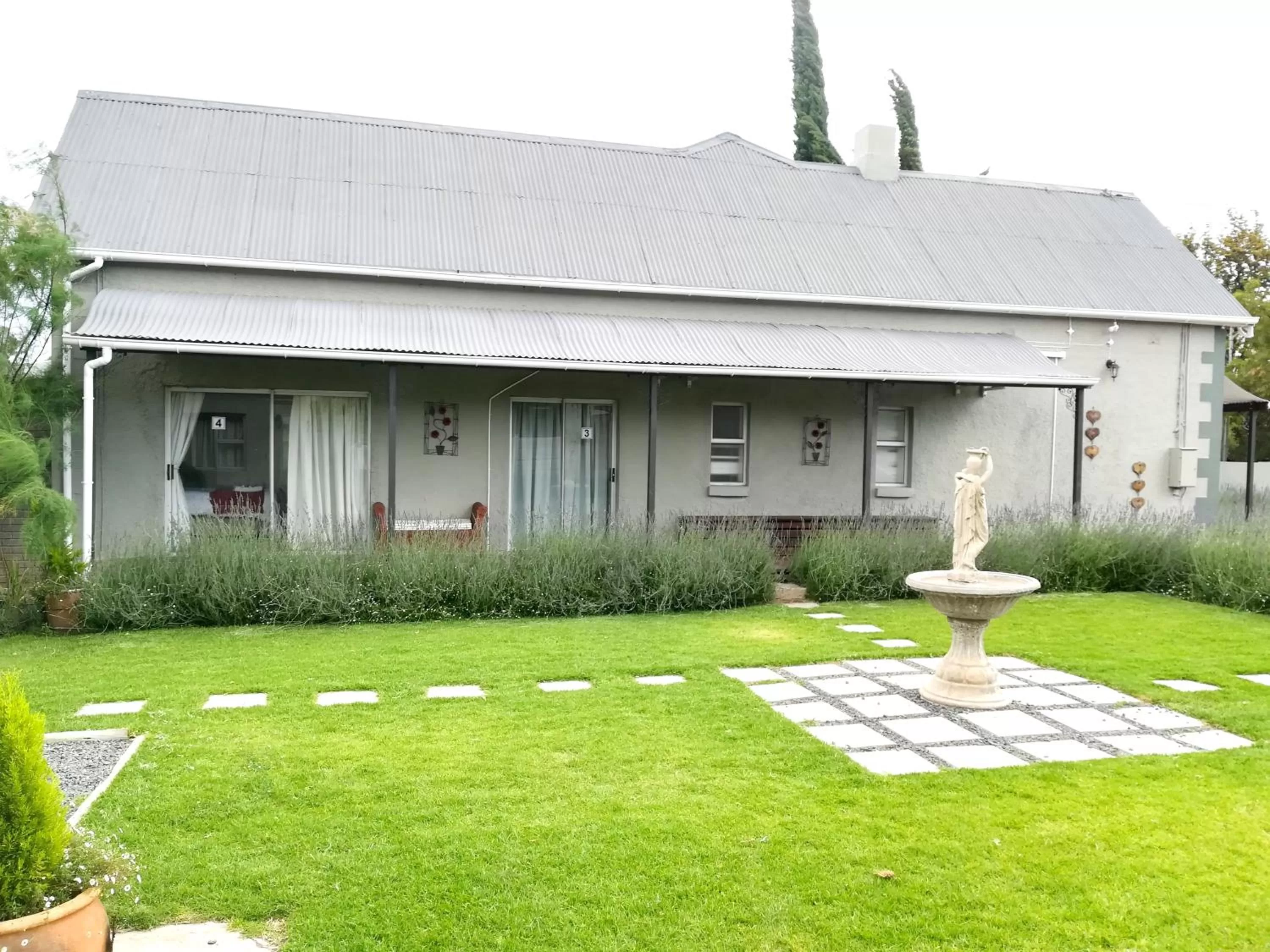 Facade/entrance in Tranquil House B&B @ 1 College Ave