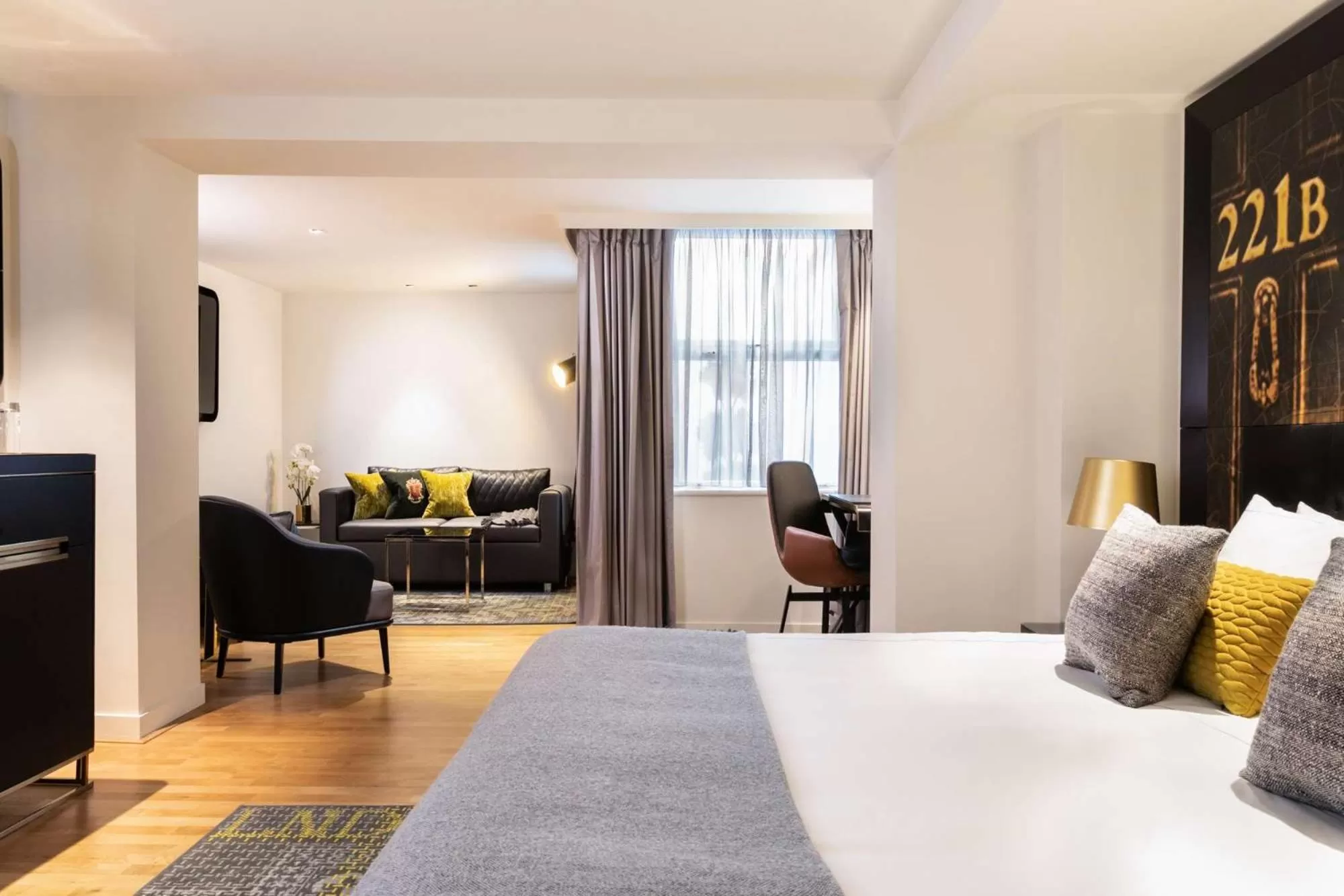 Photo of the whole room, Bed in Holmes Hotel London