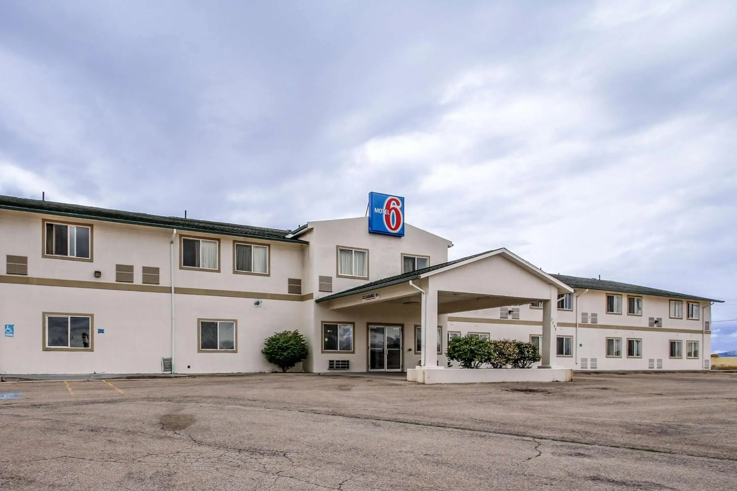 Property building in Motel 6-Nephi, UT Property building in Motel 6-Nephi, UT