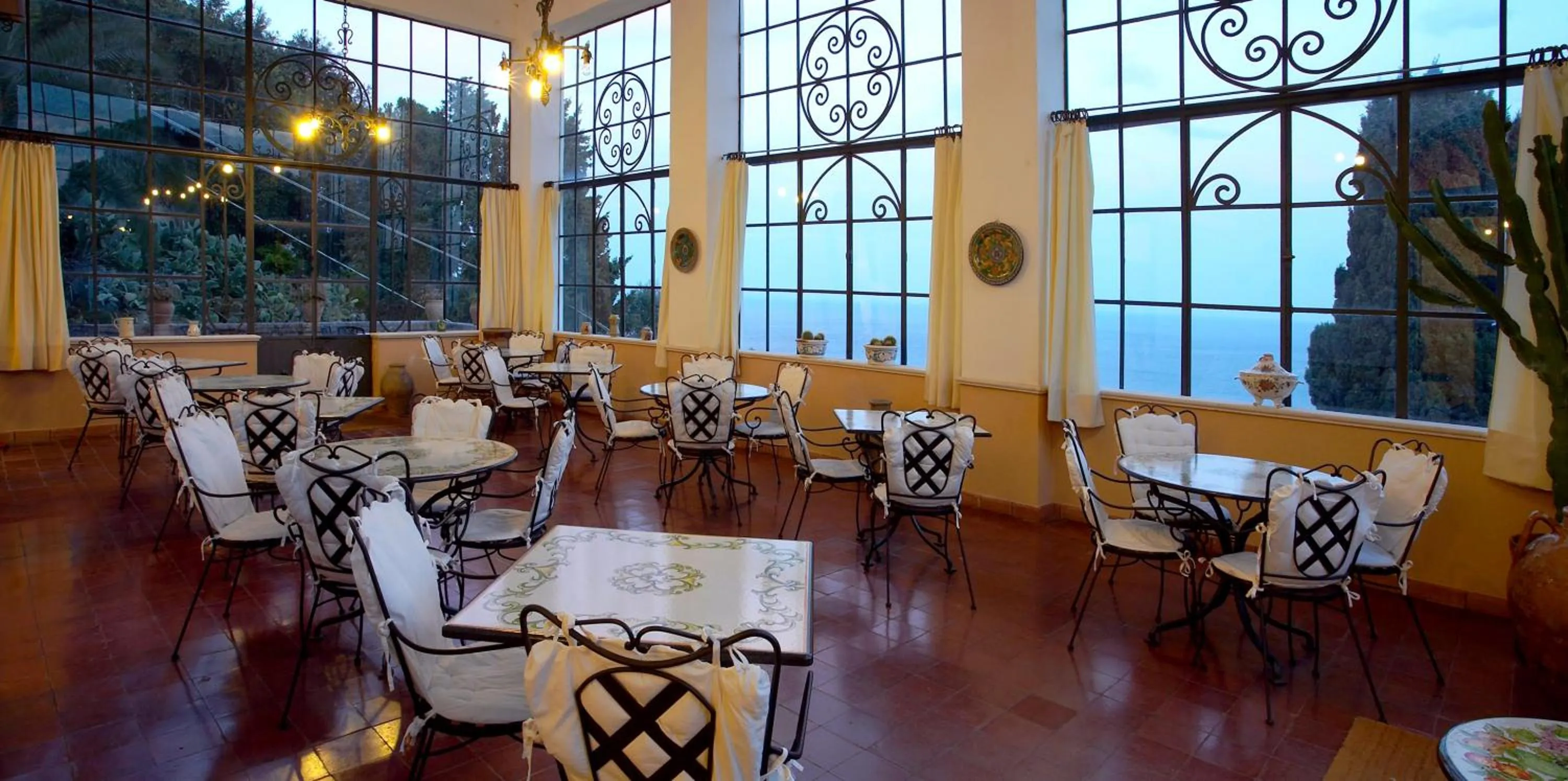 Communal lounge/ TV room in Hotel Bel Soggiorno