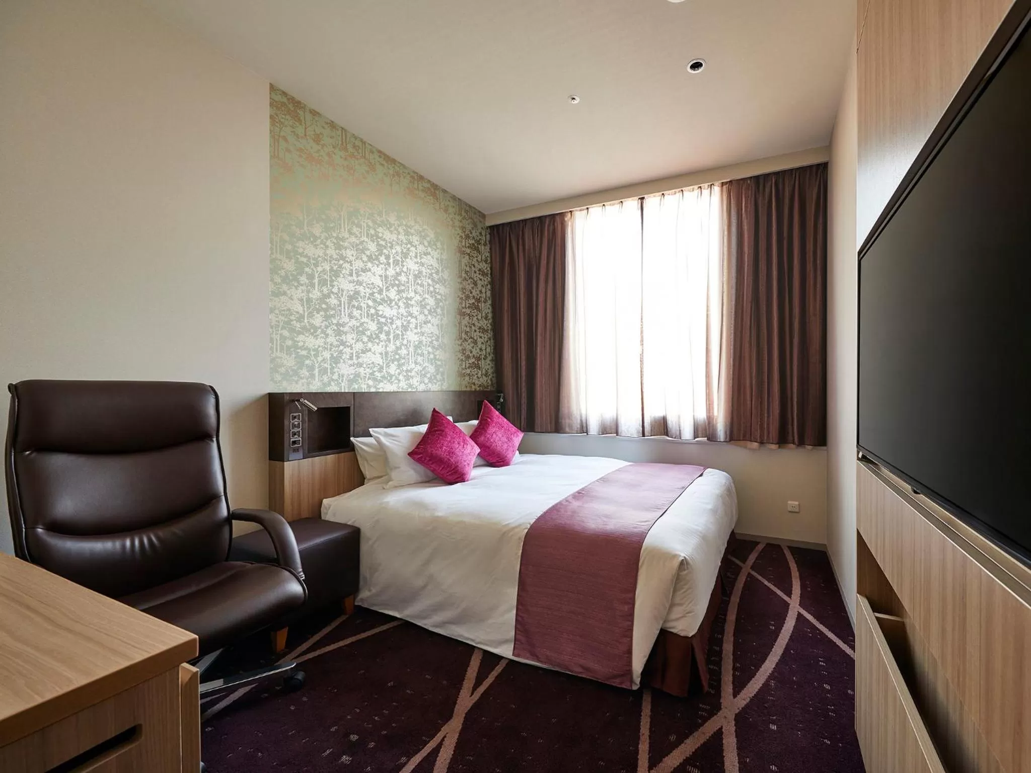 Photo of the whole room, Bed in Hotel Metropolitan Saitama-Shintoshin