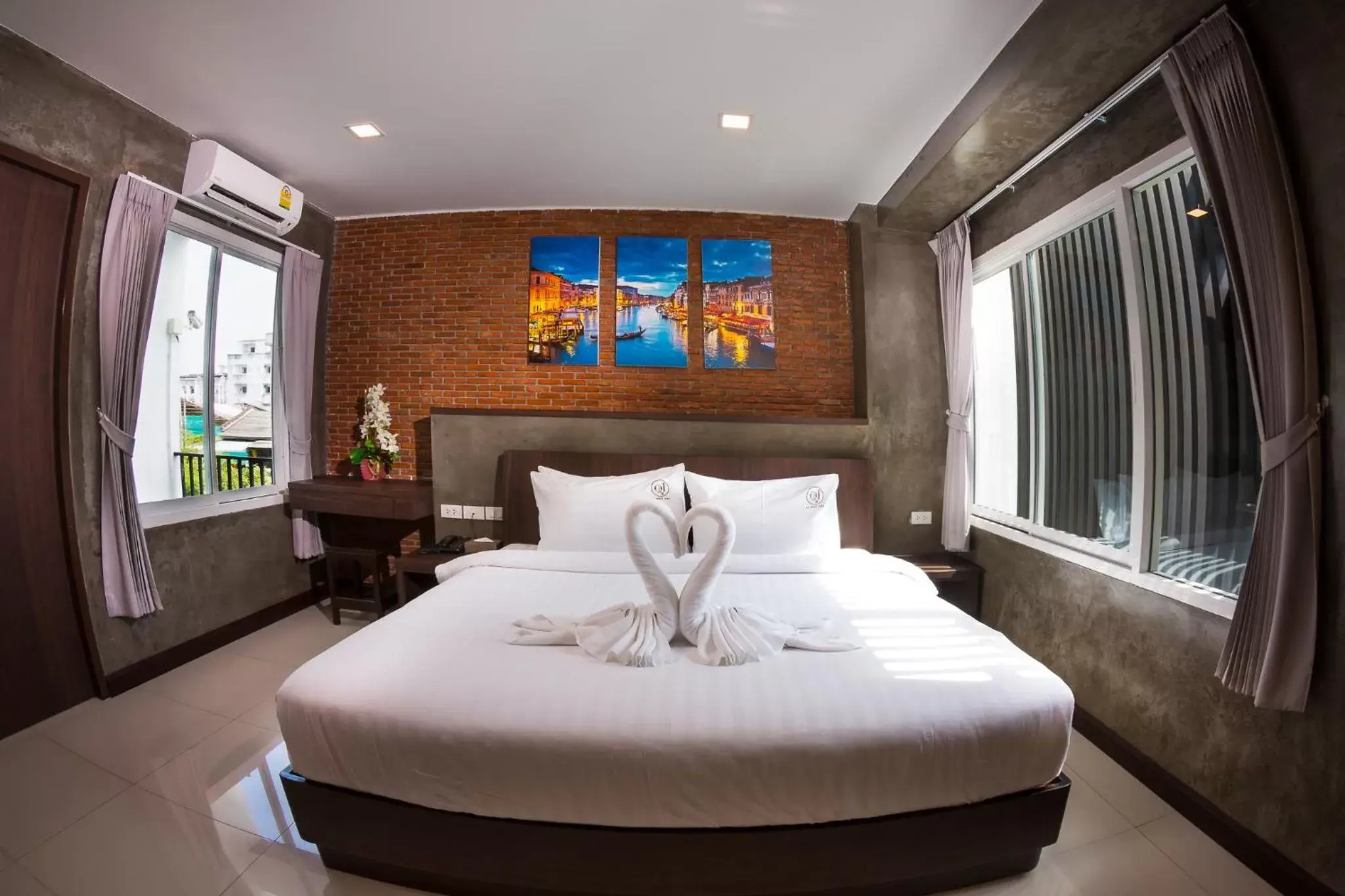 Photo of the whole room, Bed in U Hatyai Hotel