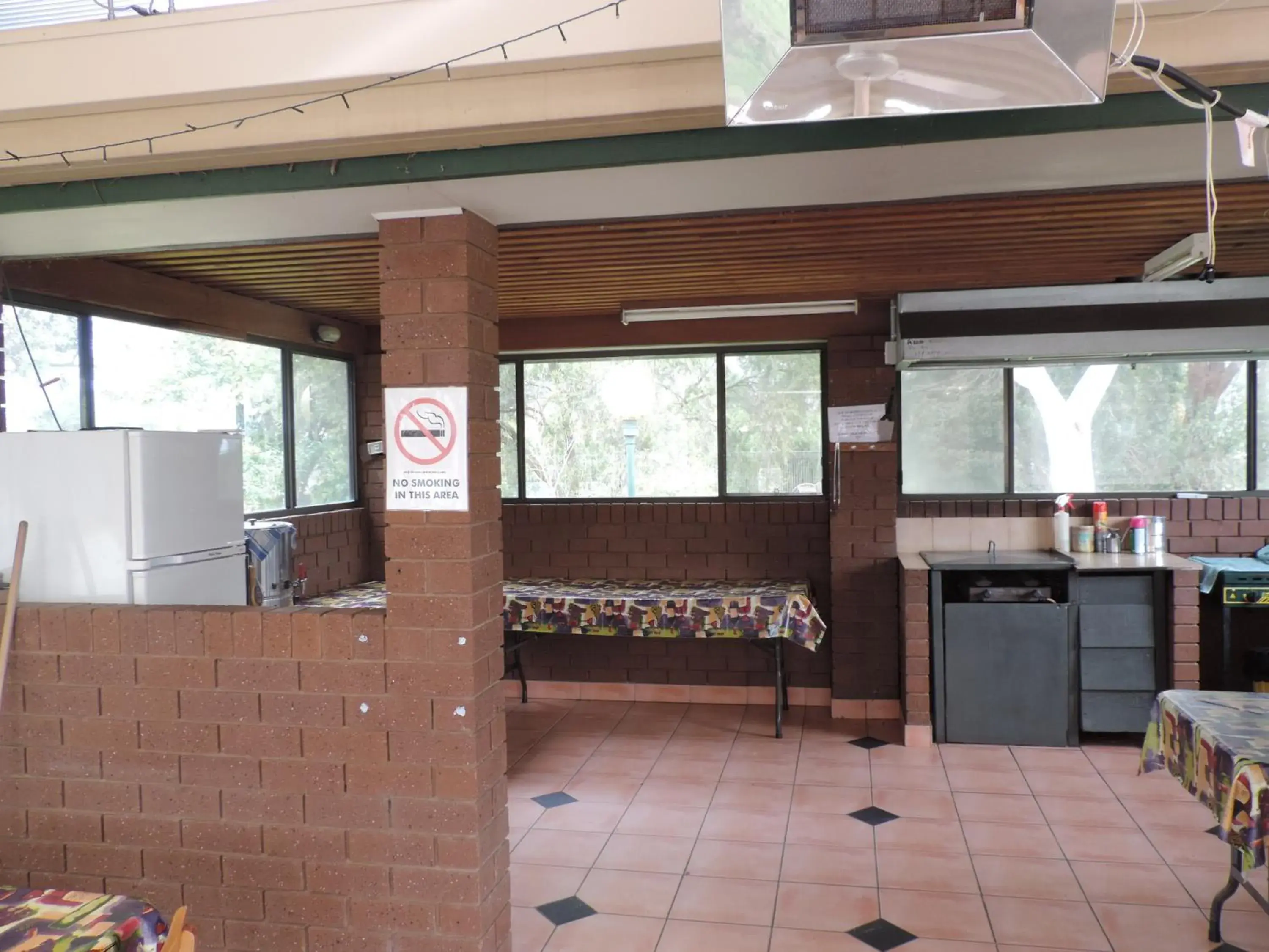 BBQ facilities, Kitchen/Kitchenette in Greenacres Motel