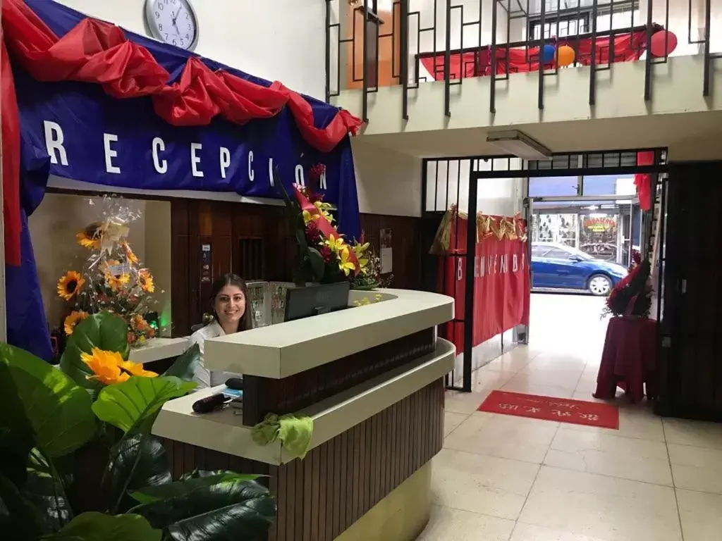 Lobby/Reception in La Fortuna Roja