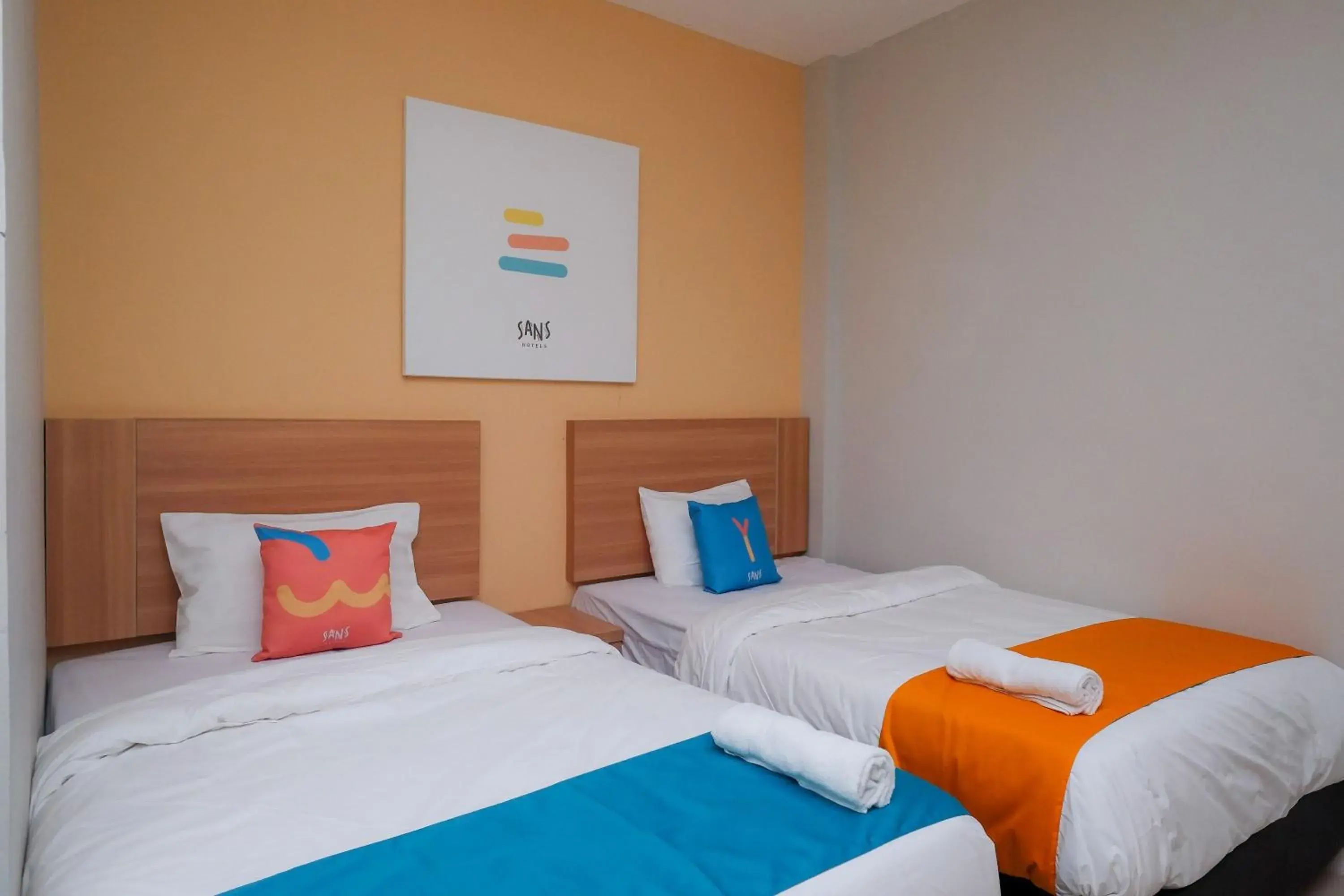 Bedroom, Bed in Sans Hotel Tiga Putri Semarang