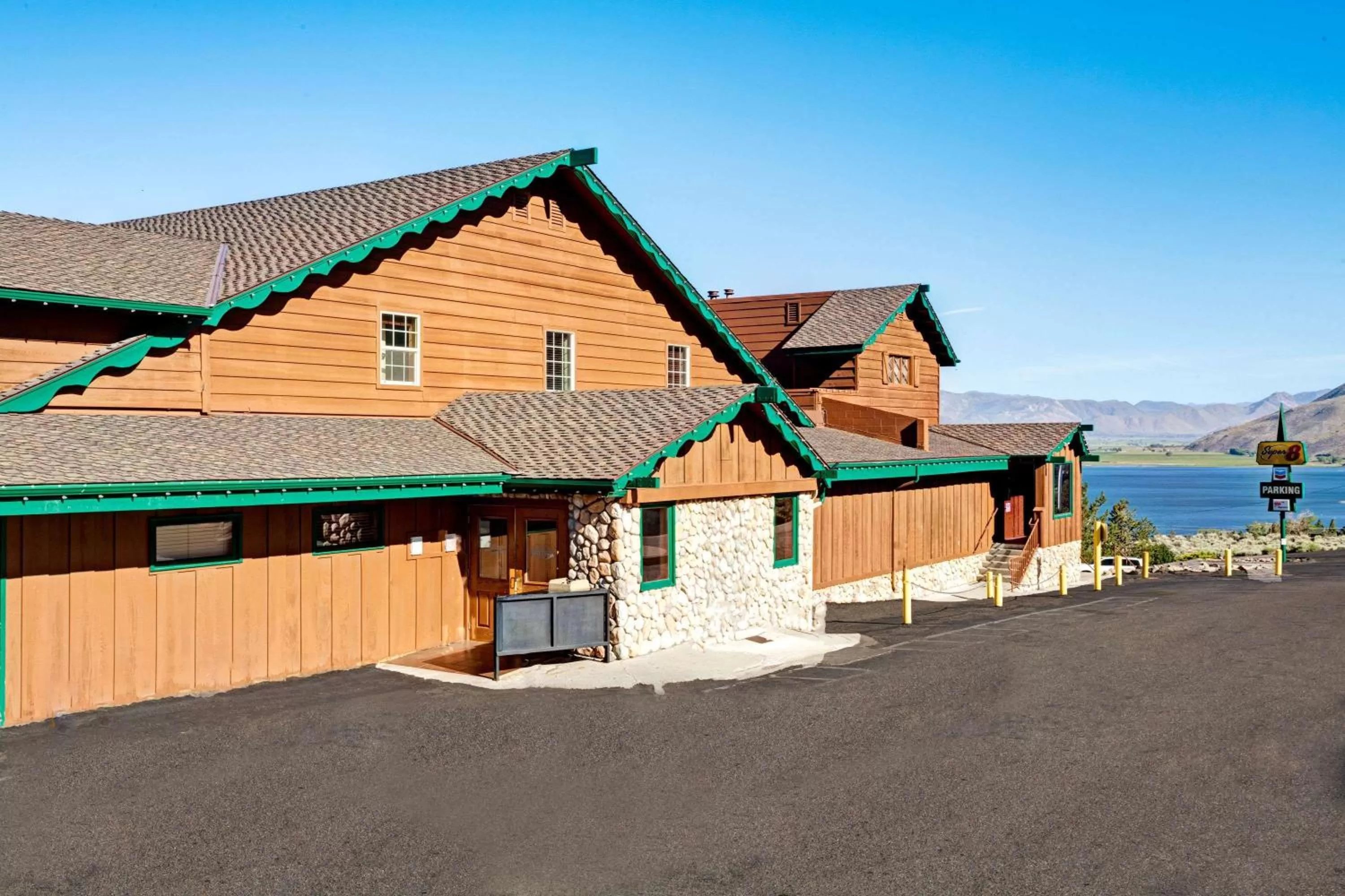 Property building in Topaz Lodge