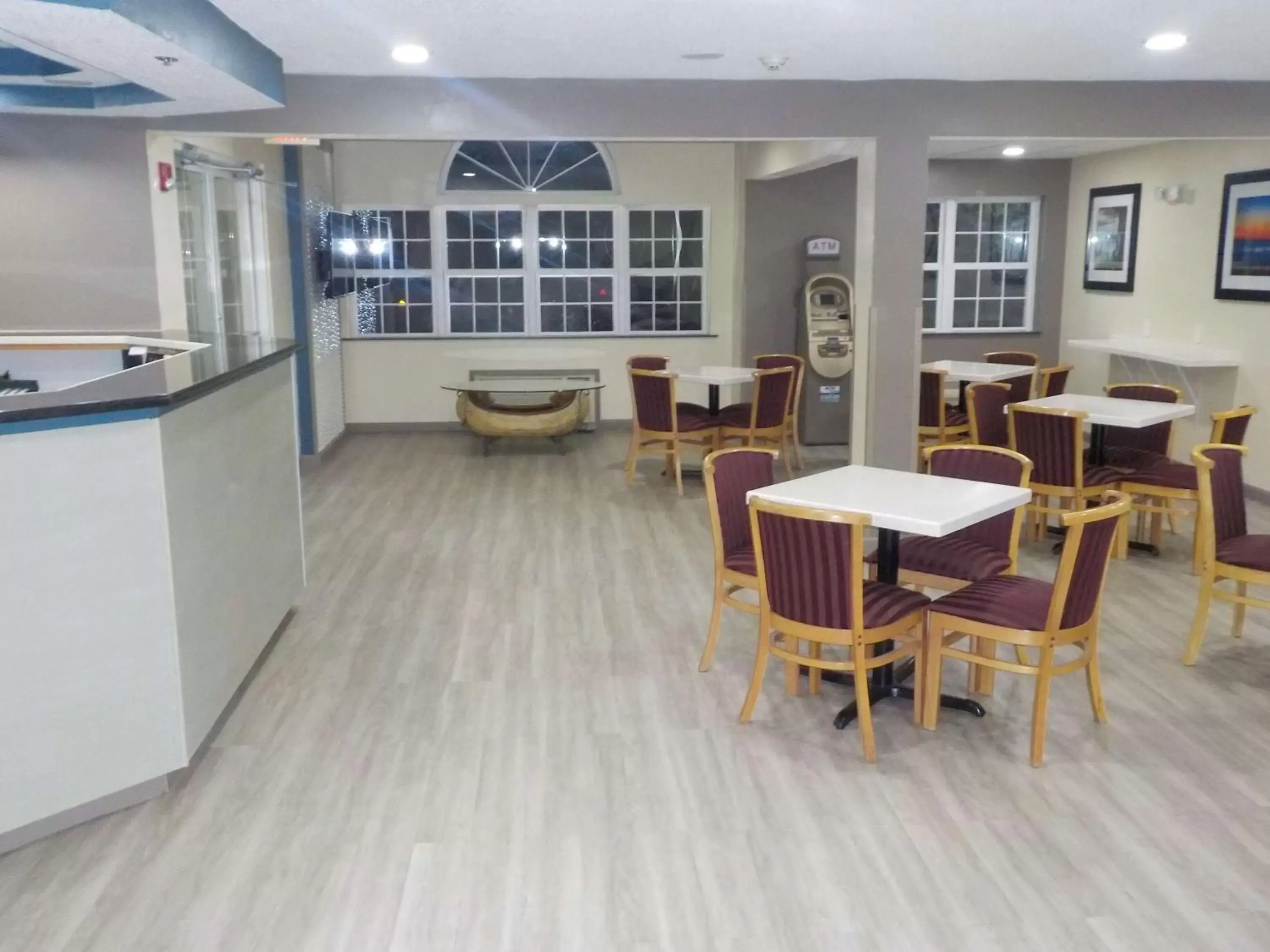 Lobby or reception in SureStay Hotel by Best Western Marienville