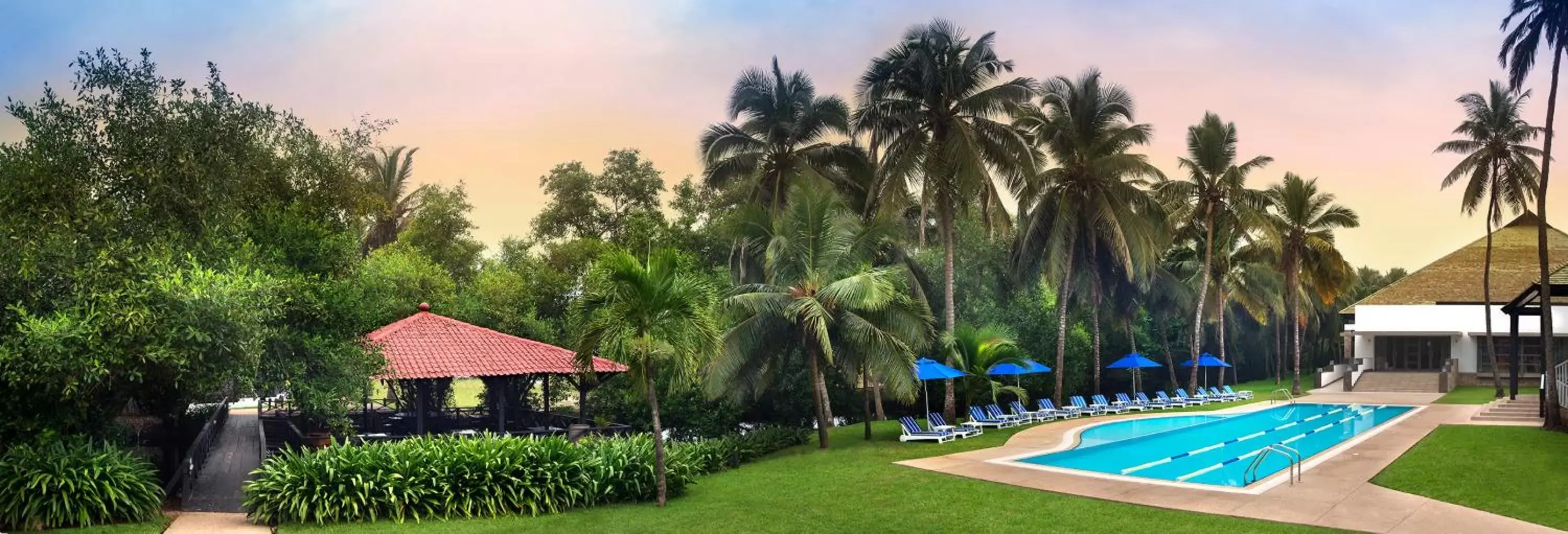Swimming pool in Labadi Beach Hotel Swimming pool in Labadi Beach Hotel