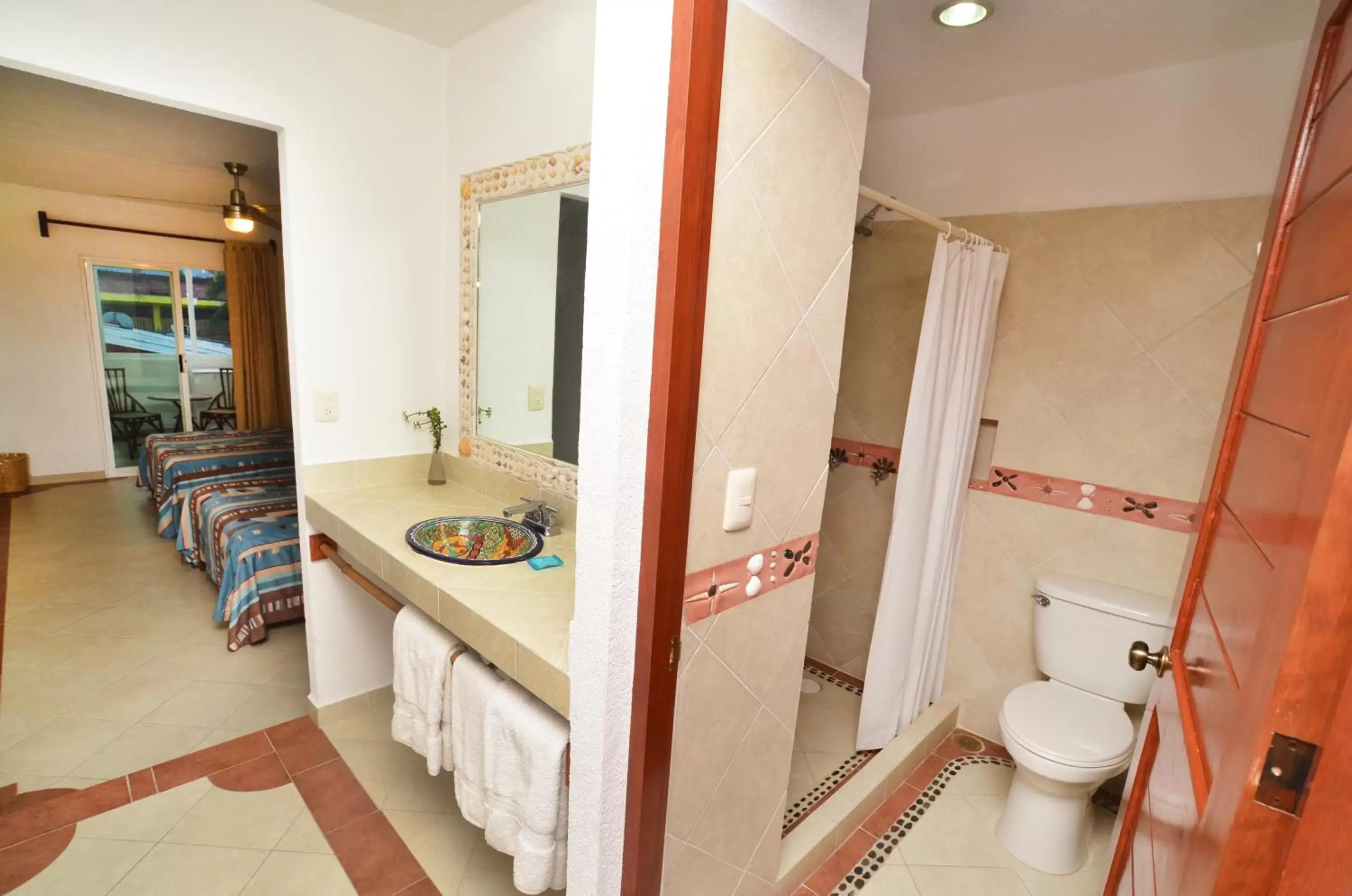 Bathroom in Hotel Suites Ixtapa Plaza