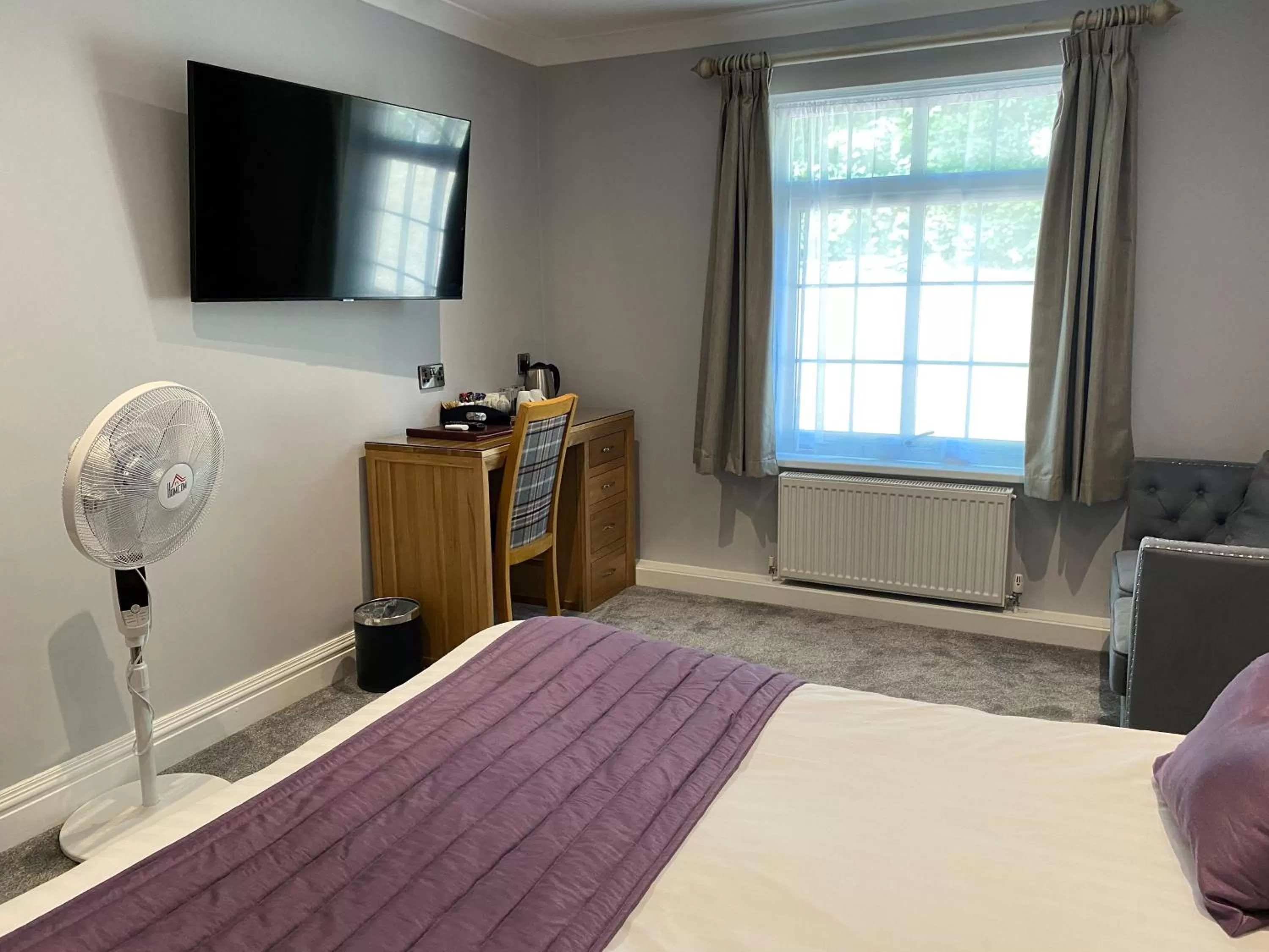 Bedroom, Bed in Exeter Court Hotel