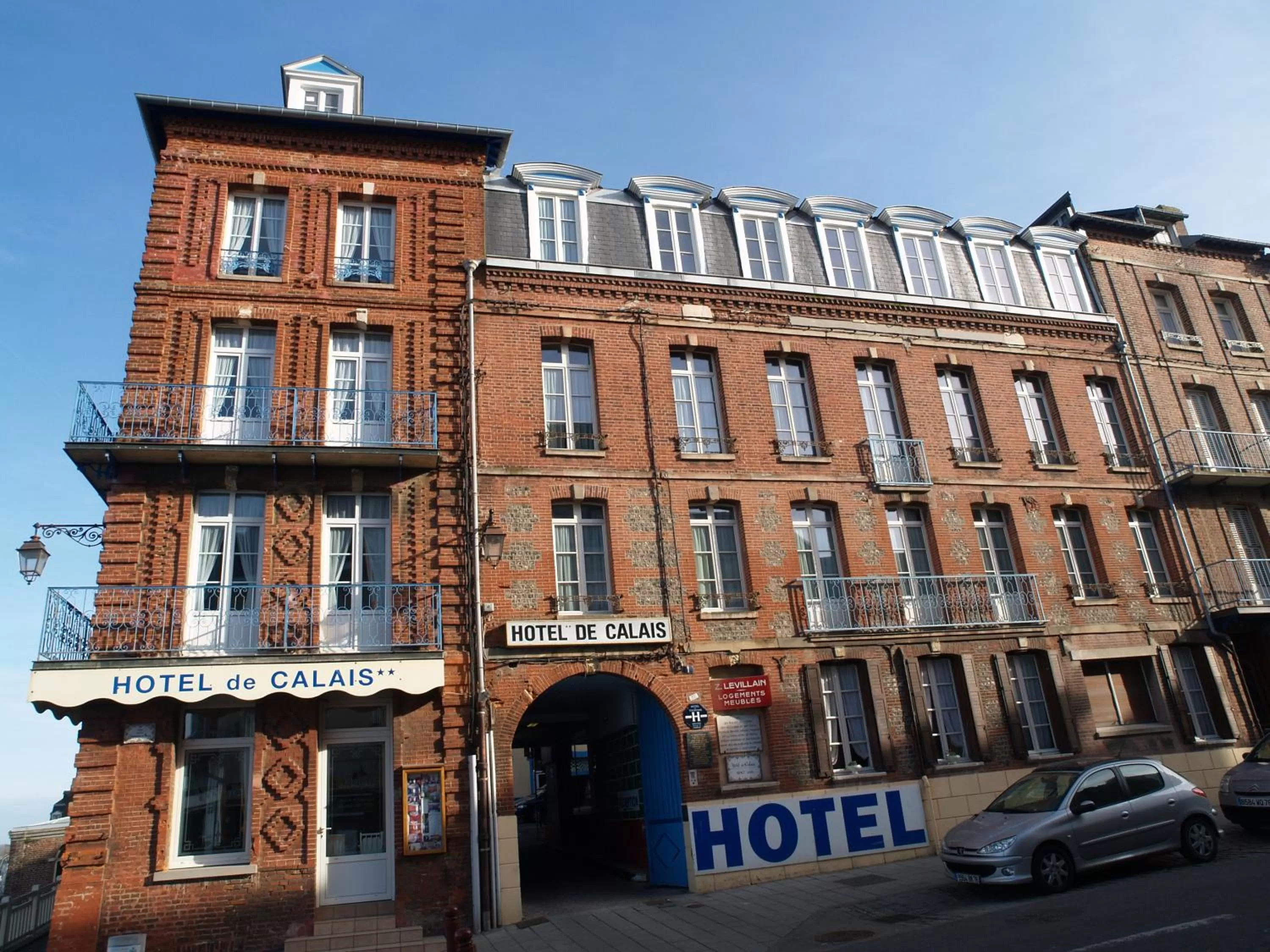 Facade/entrance in Hôtel De Calais