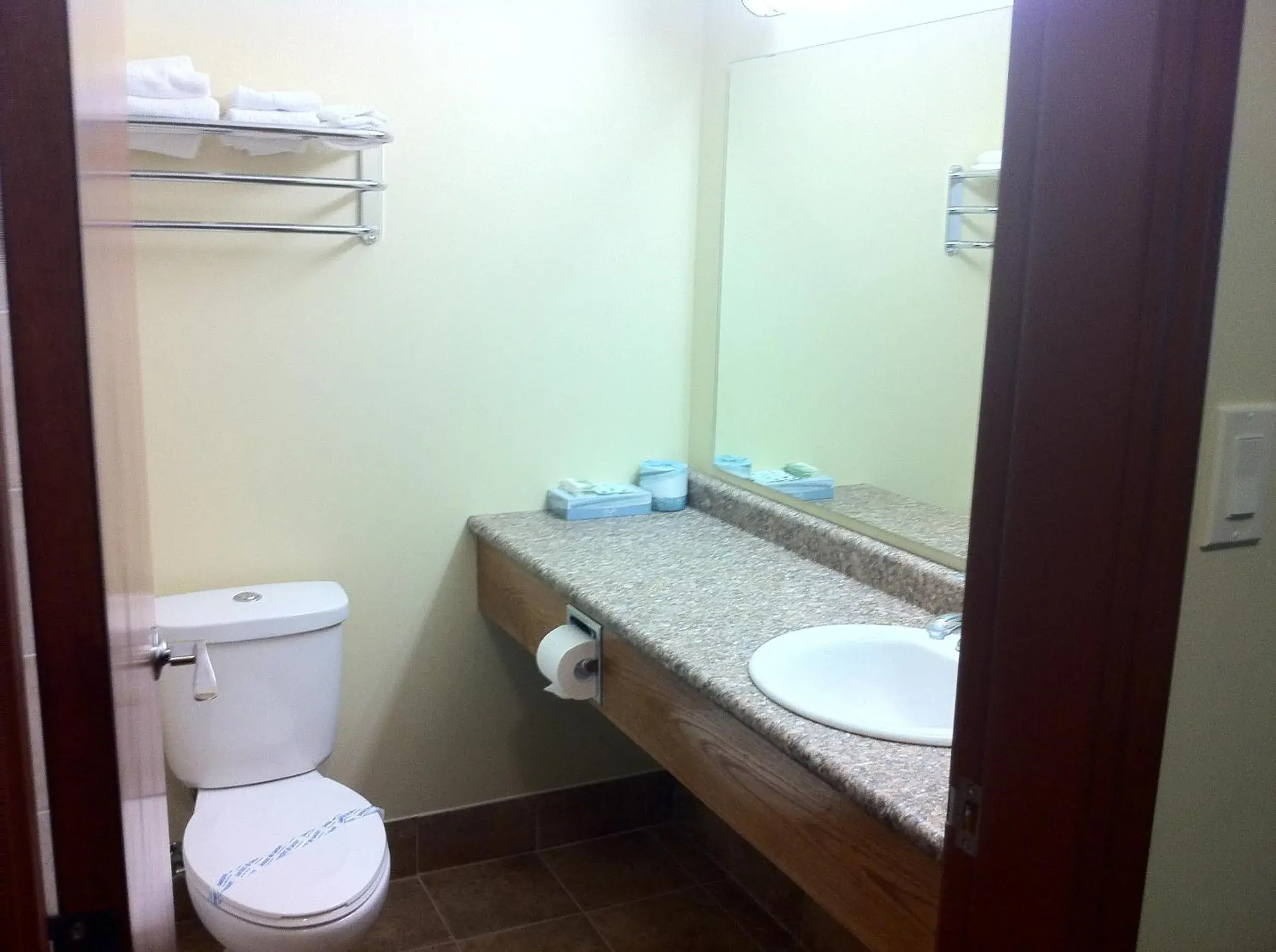 Bathroom in Circle 6 Motel