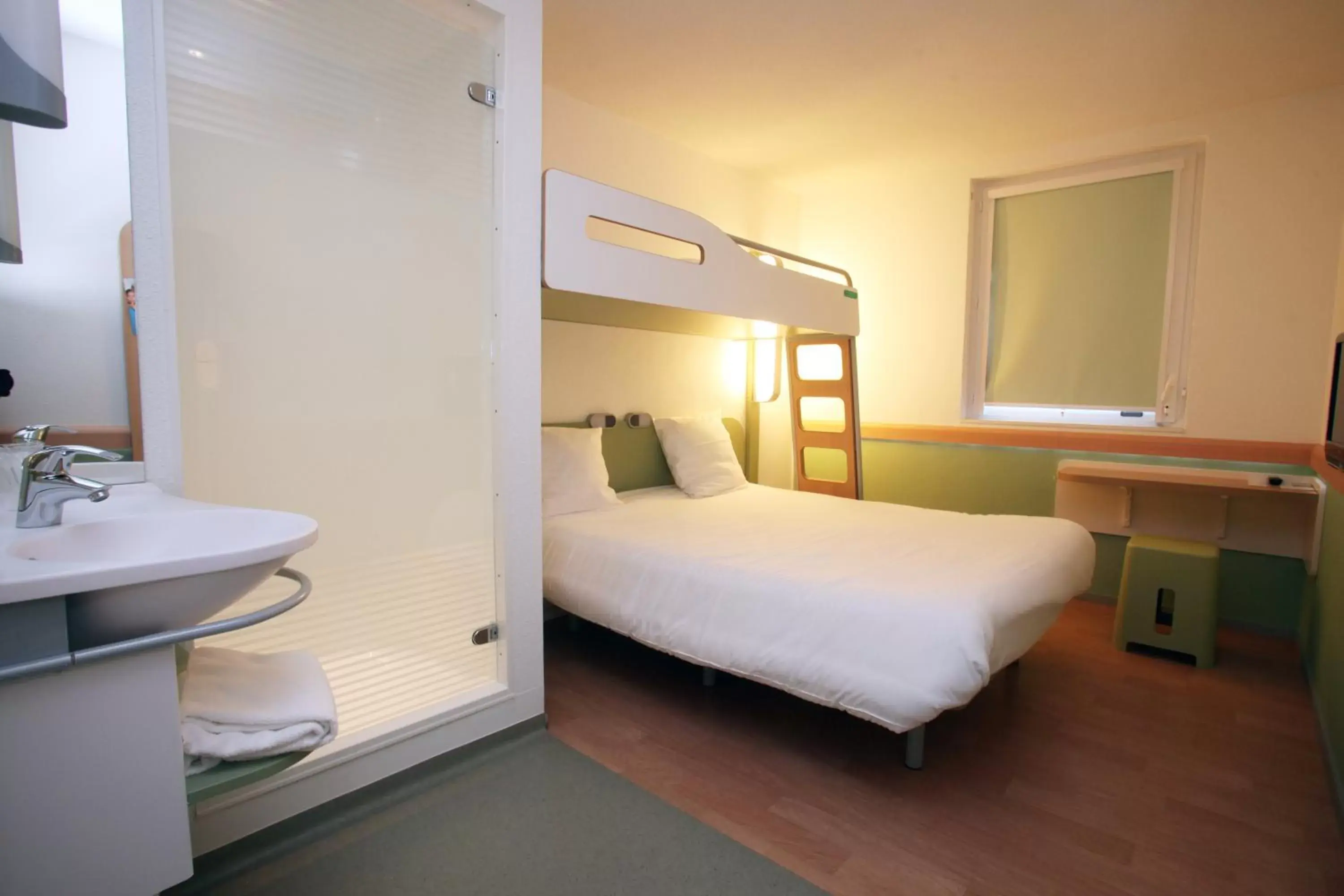 Photo of the whole room in Ibis Budget Nantes Reze Aeroport