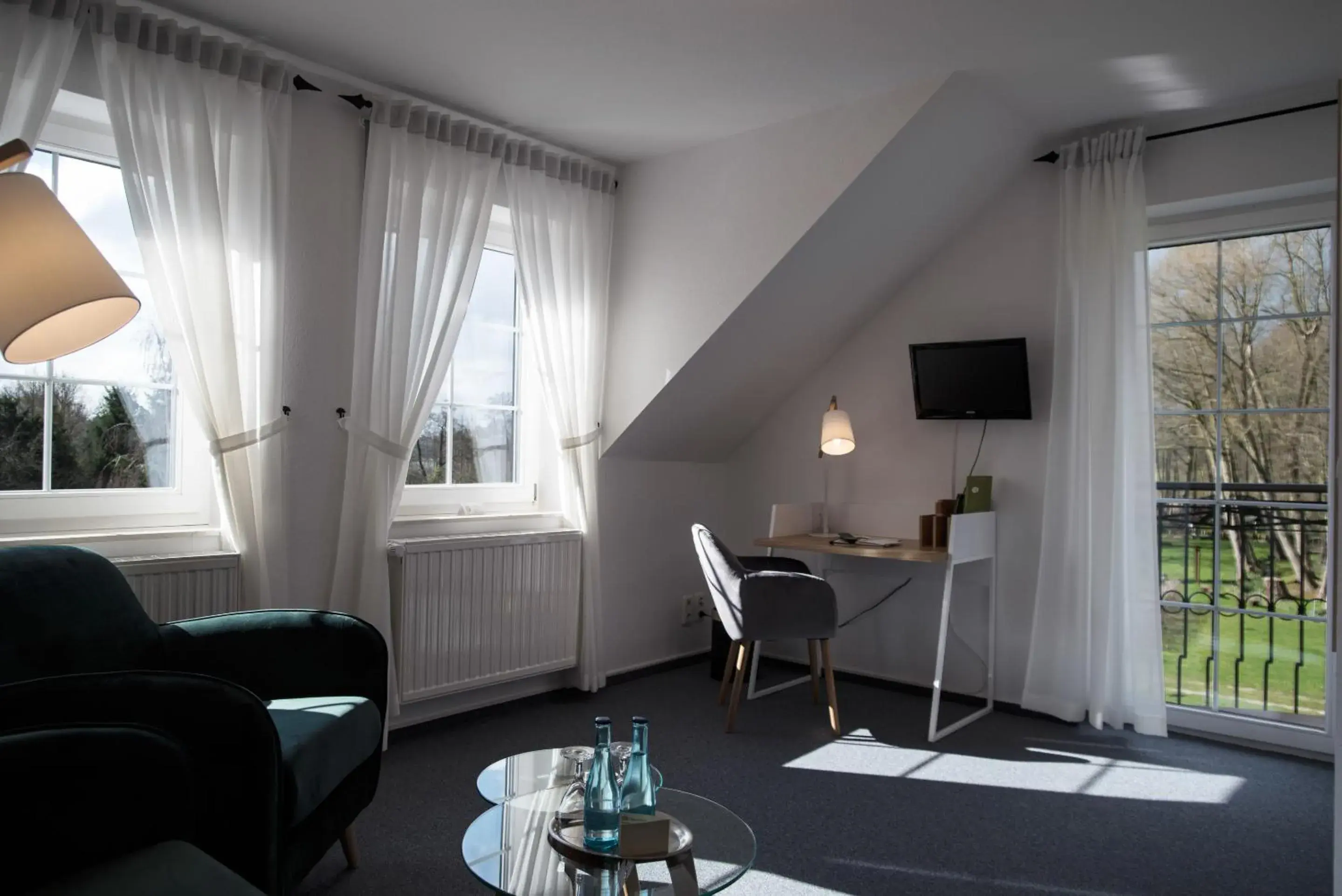 Photo of the whole room, TV/Entertainment Center in Hotel & Restaurant Am Alten Rhin
