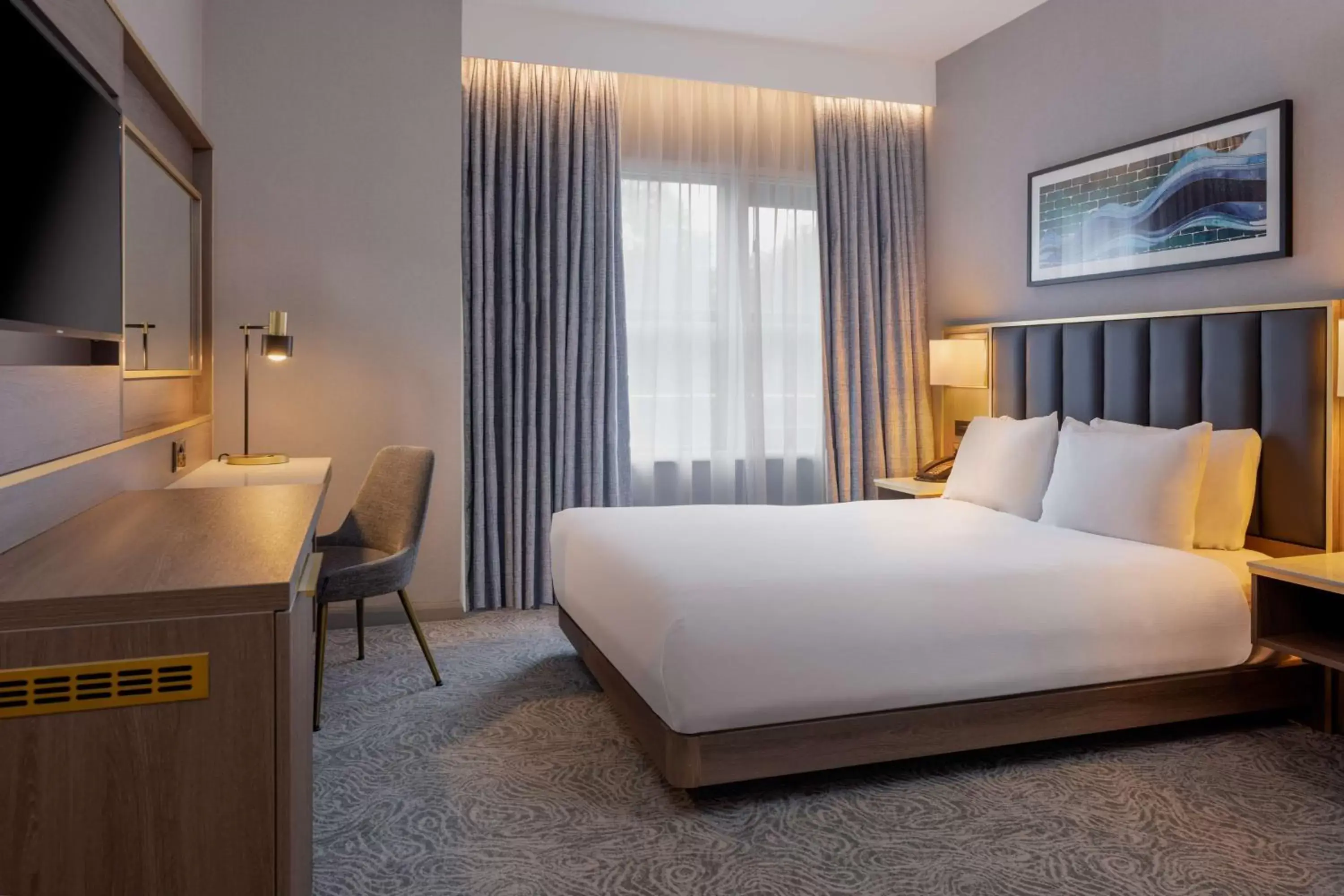Bedroom, Bed in DoubleTree by Hilton London Angel Kings Cross