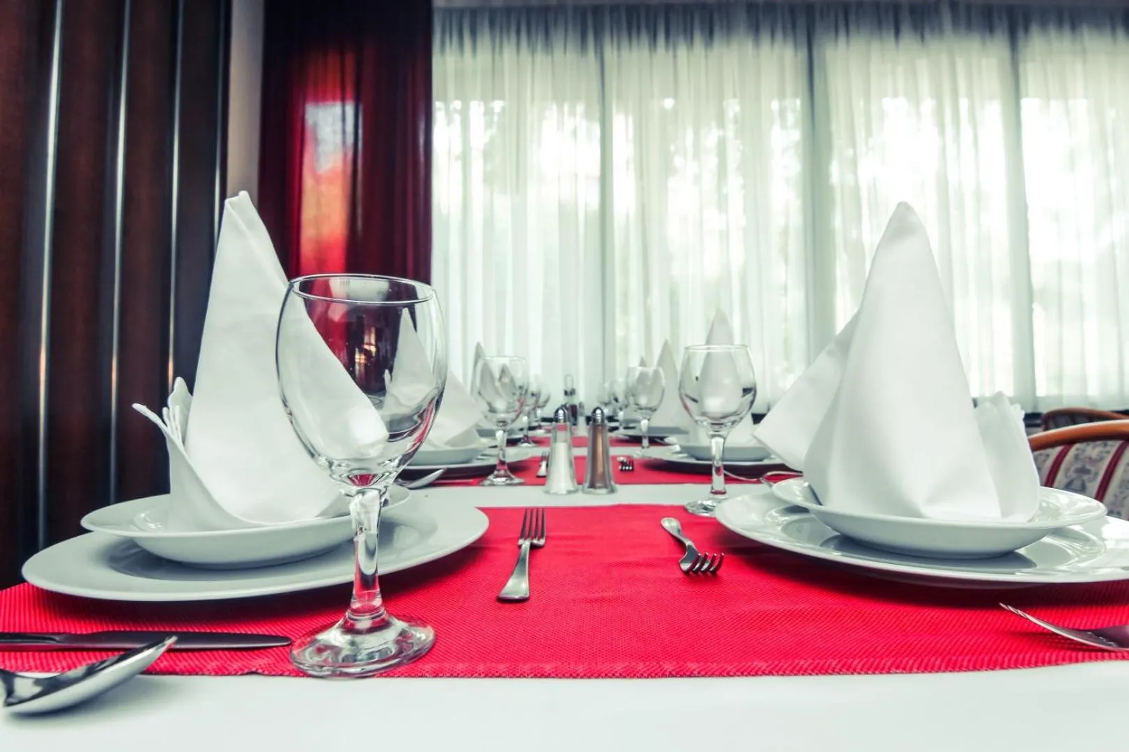 Restaurant/places to eat in Hotel Grand