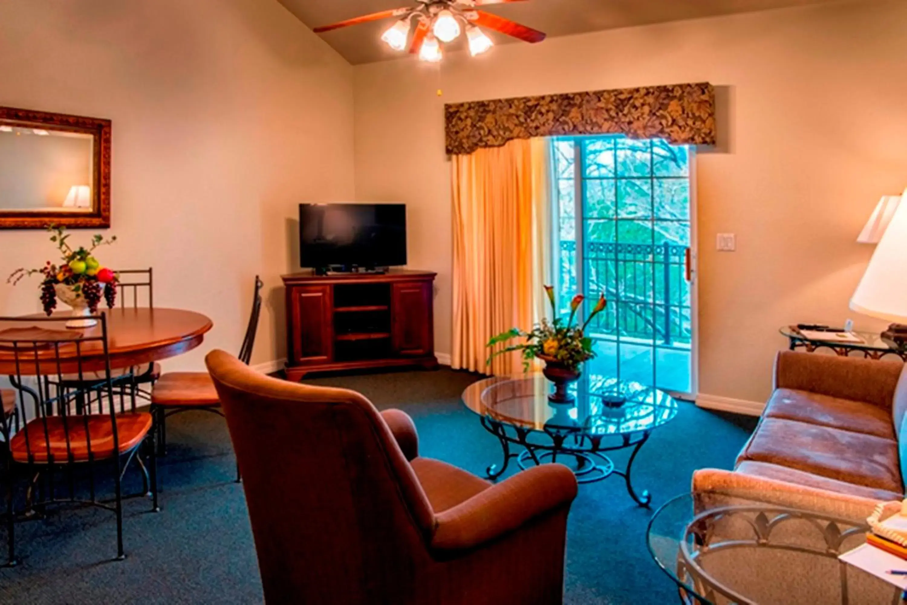 Living room, Seating Area in French Quarter Resort