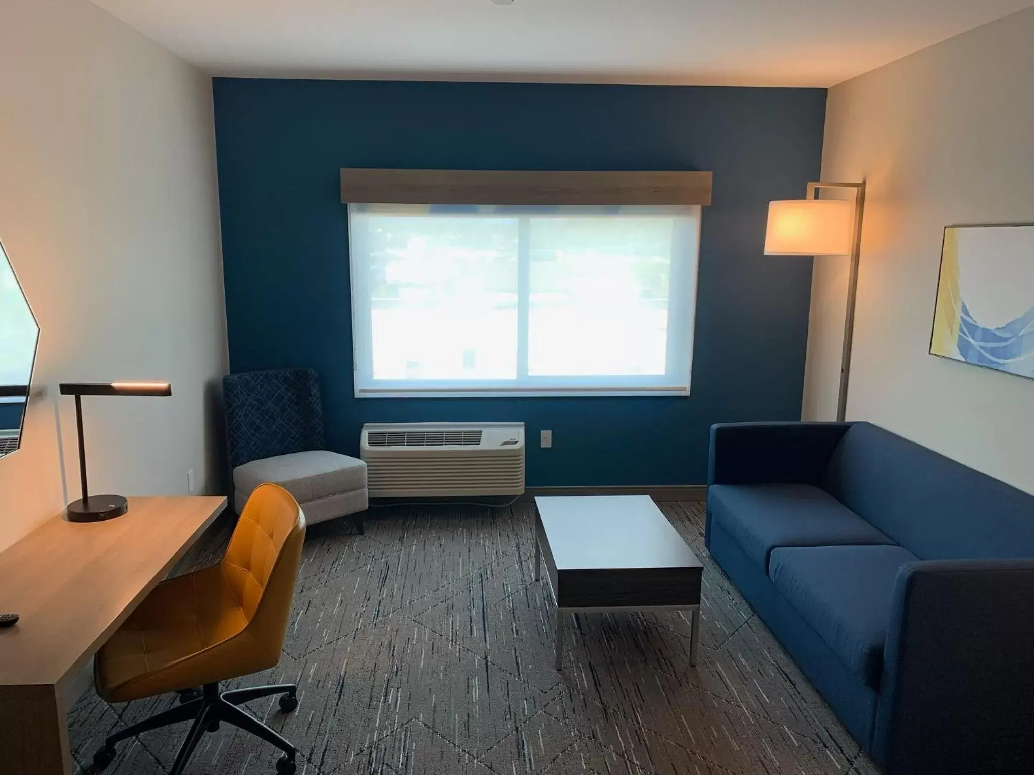 Photo of the whole room, Seating Area in Holiday Inn Express & Suites - Courtenay - Comox, an IHG Hotel