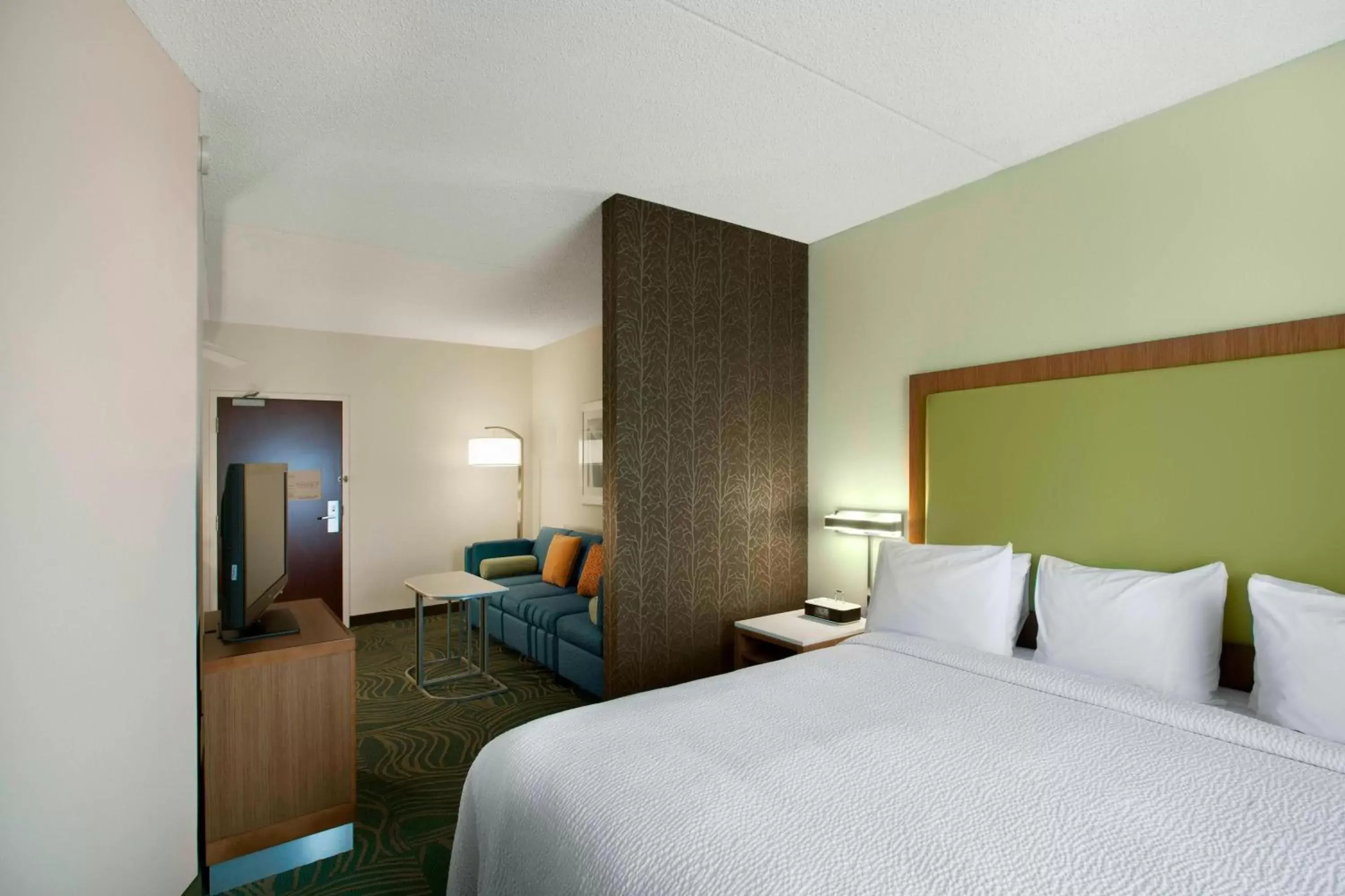 Photo of the whole room, Bed in SpringHill Suites Phoenix Tempe Airport