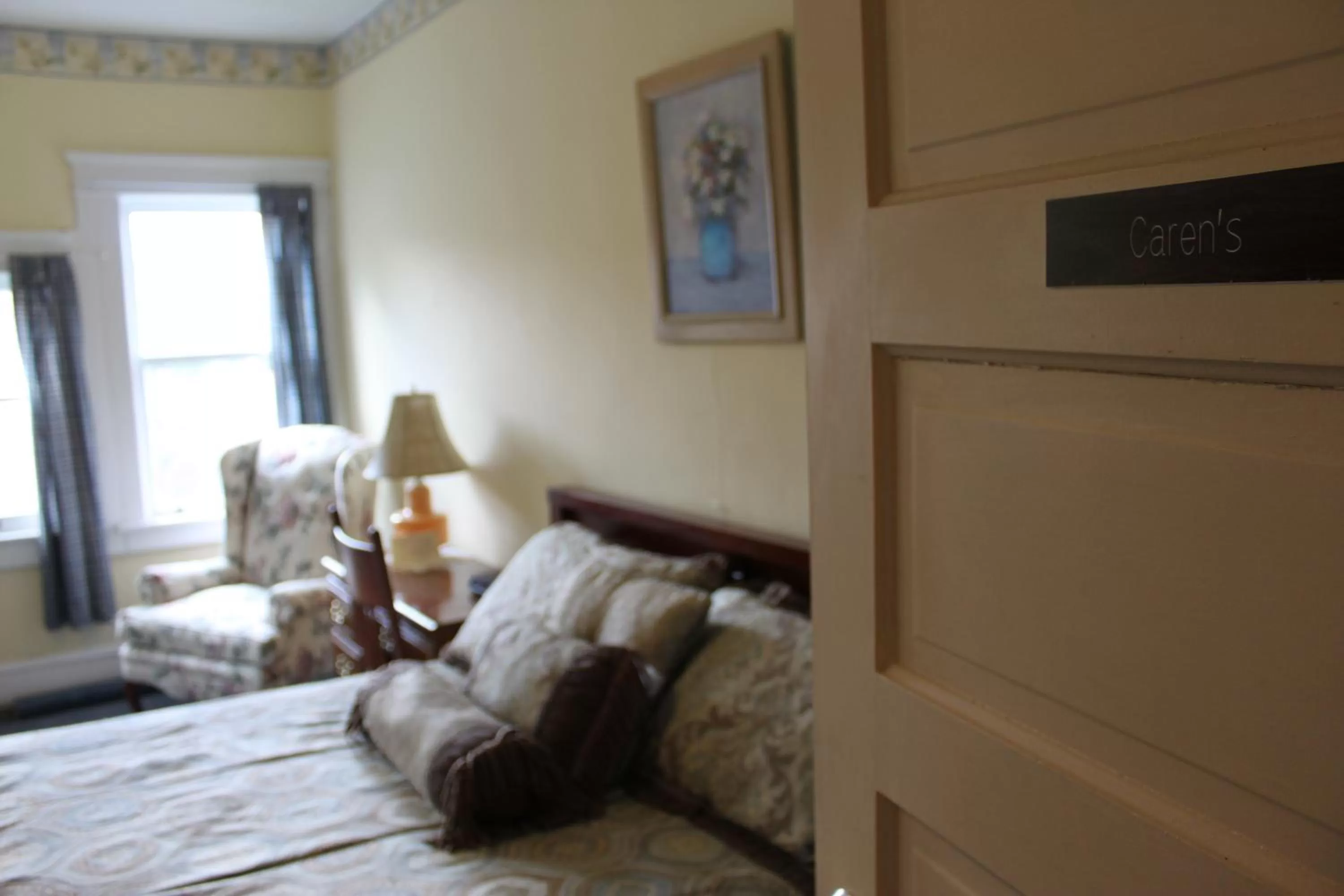 Bedroom, Bed in Victorian Charm Inn