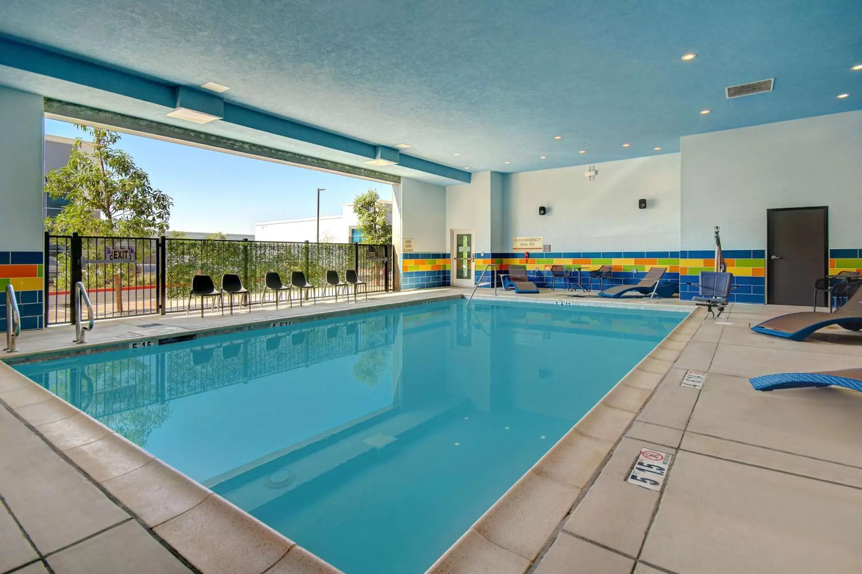 Swimming Pool in Hampton Inn & Suites By Hilton Rancho Cucamonga