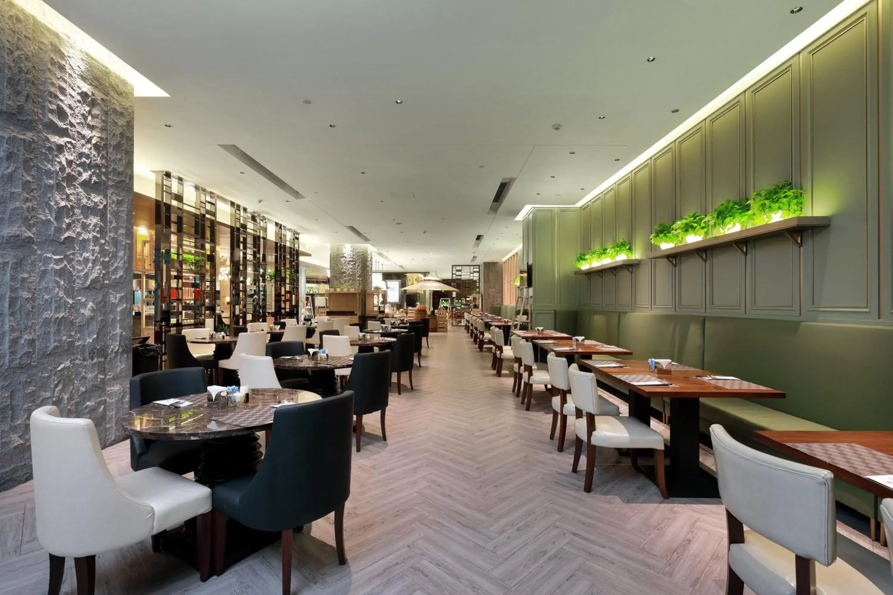 Restaurant/places to eat in Crowne Plaza Nanjing Jiangning by IHG Restaurant/places to eat in Crowne Plaza Nanjing Jiangning by IHG