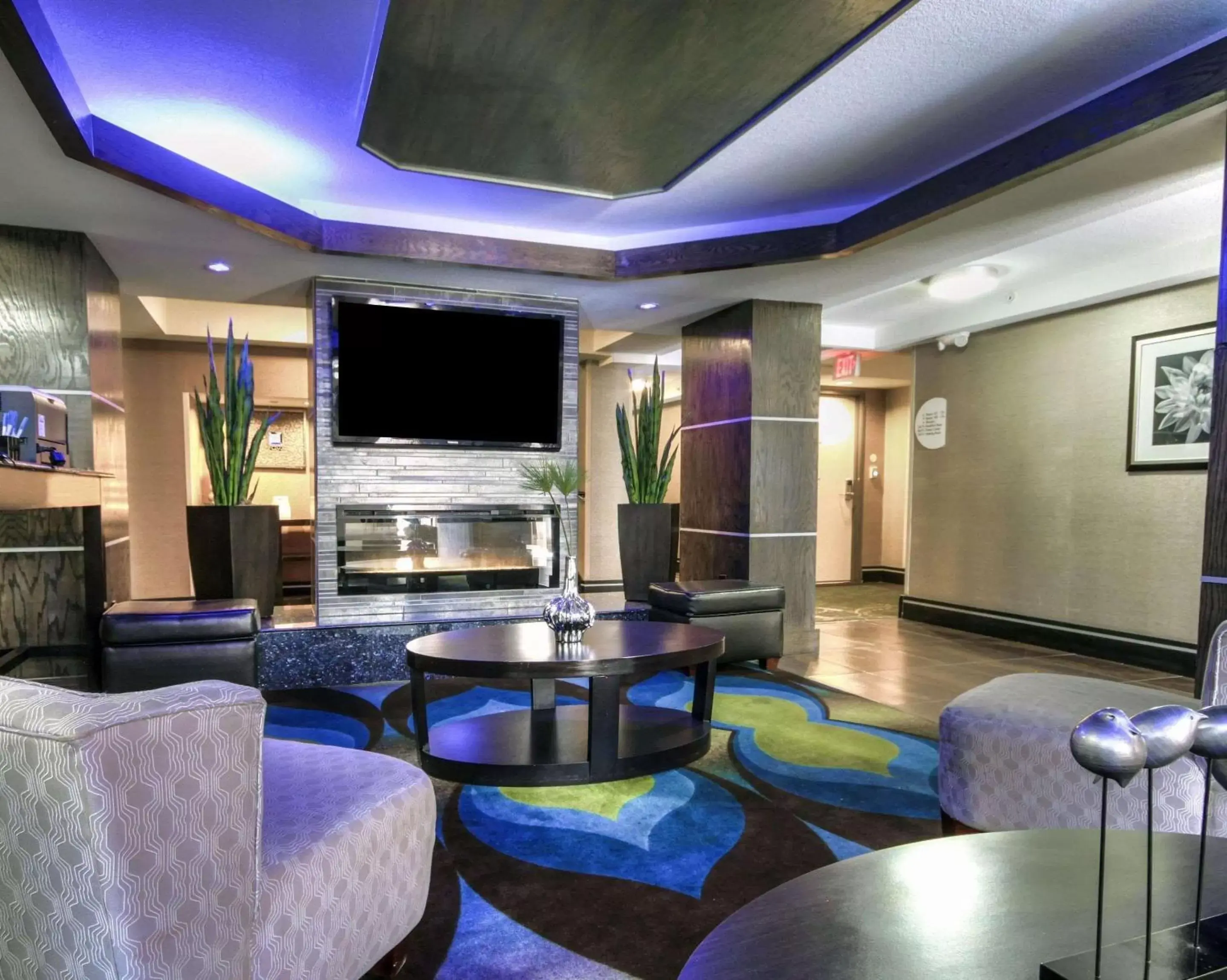 Lobby or reception, Lounge/Bar in Comfort Inn & Suites I-10 Airport