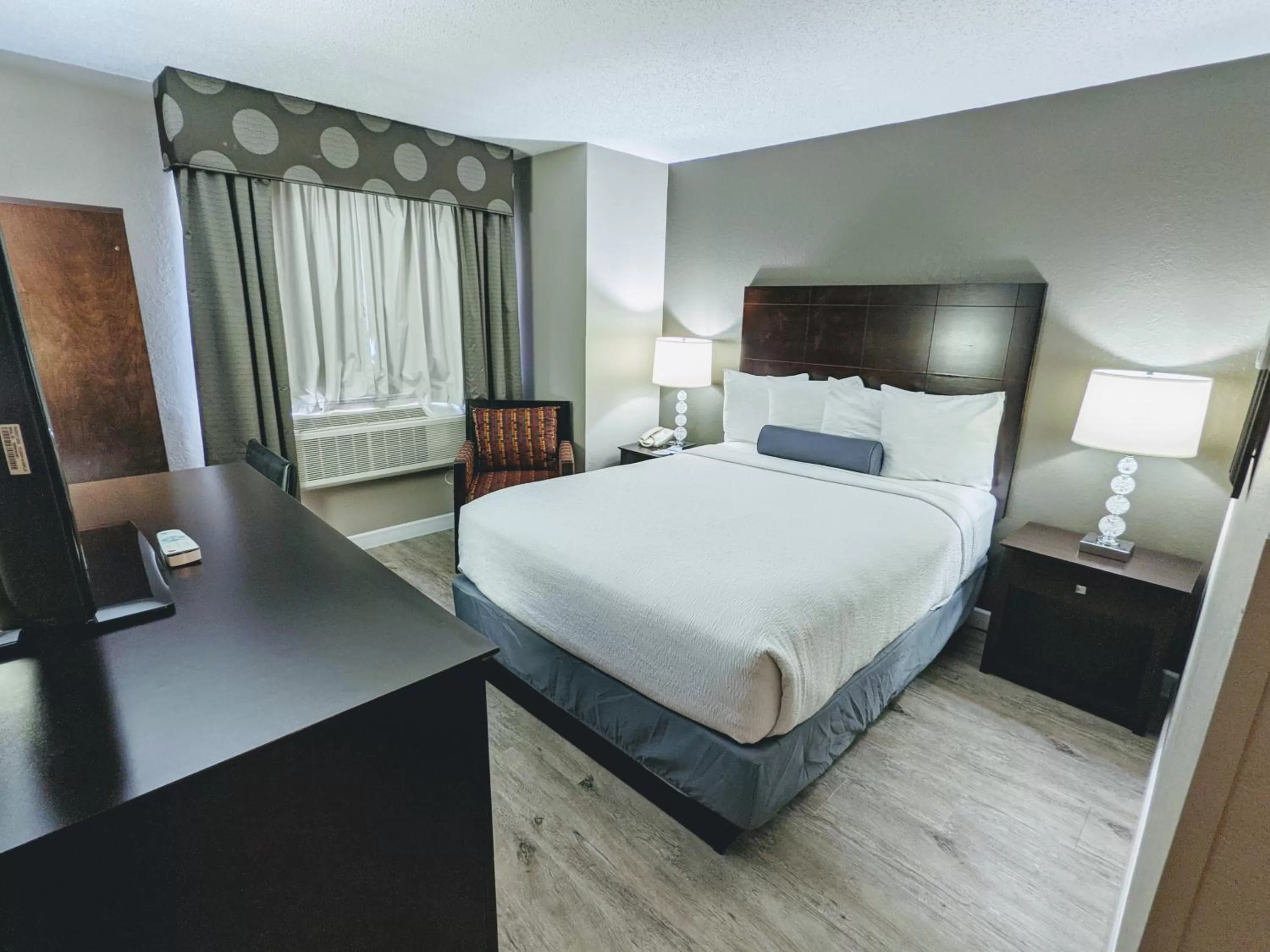 Bed in Best Western Eden Prairie Inn