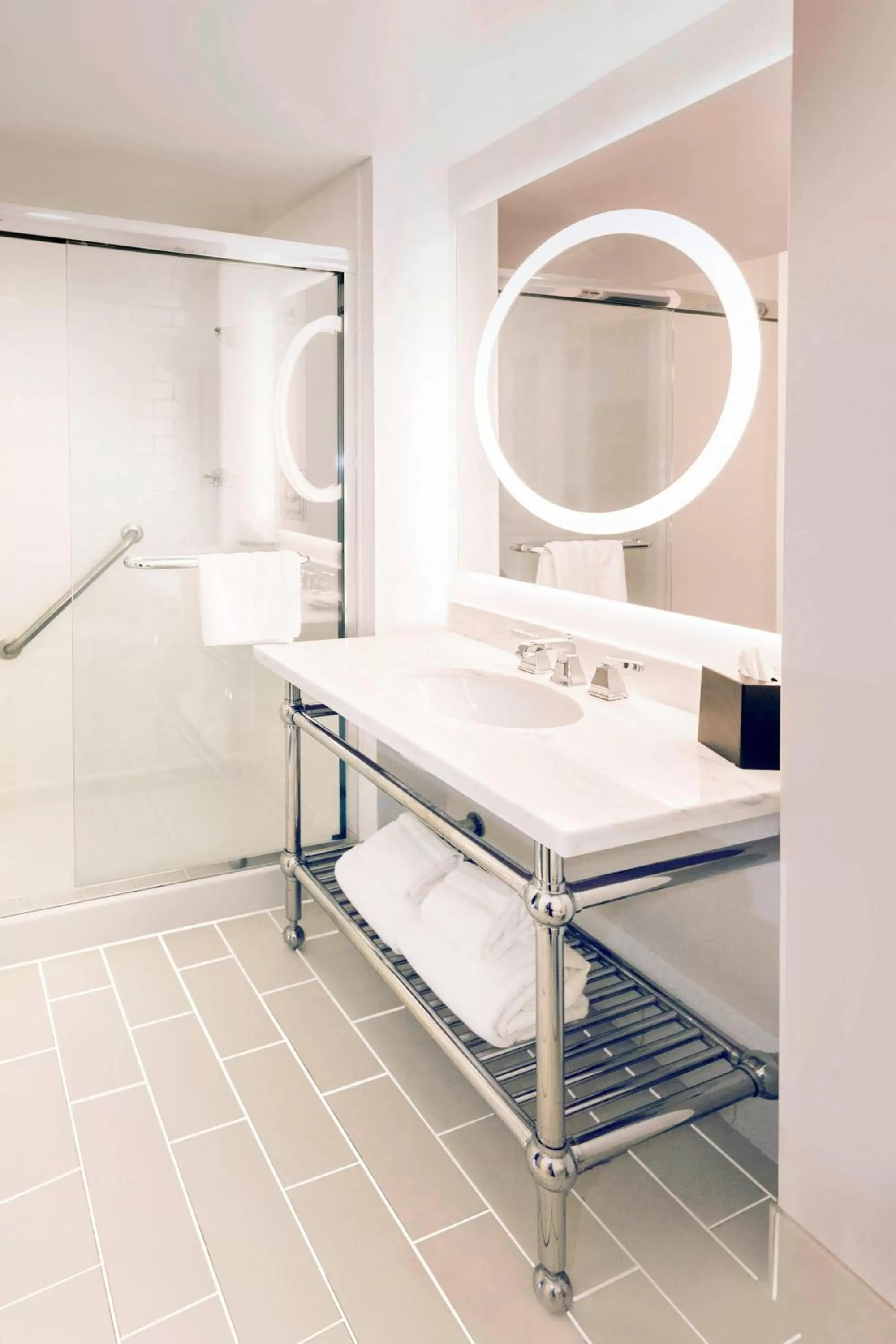 Executive Suite, 1 King, Alternate bed: sofa bed, Sofa bed in Sheraton Jacksonville Hotel