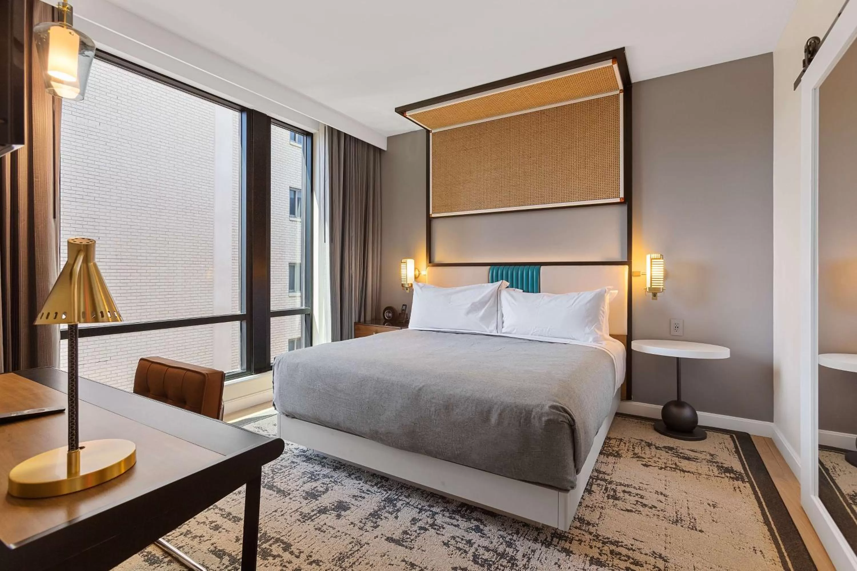 Bed in Canopy By Hilton Memphis Downtown