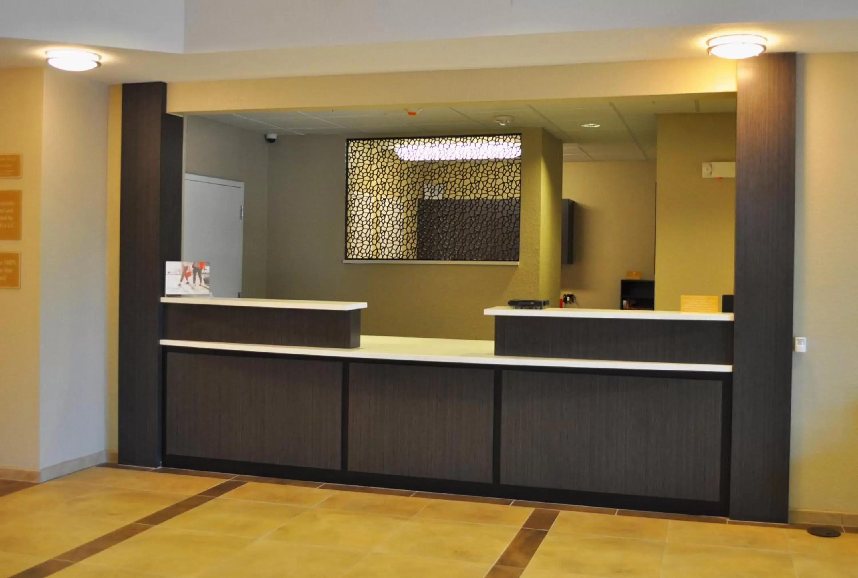 Lobby or reception, Lobby/Reception in Candlewood Suites Bay City, an IHG Hotel