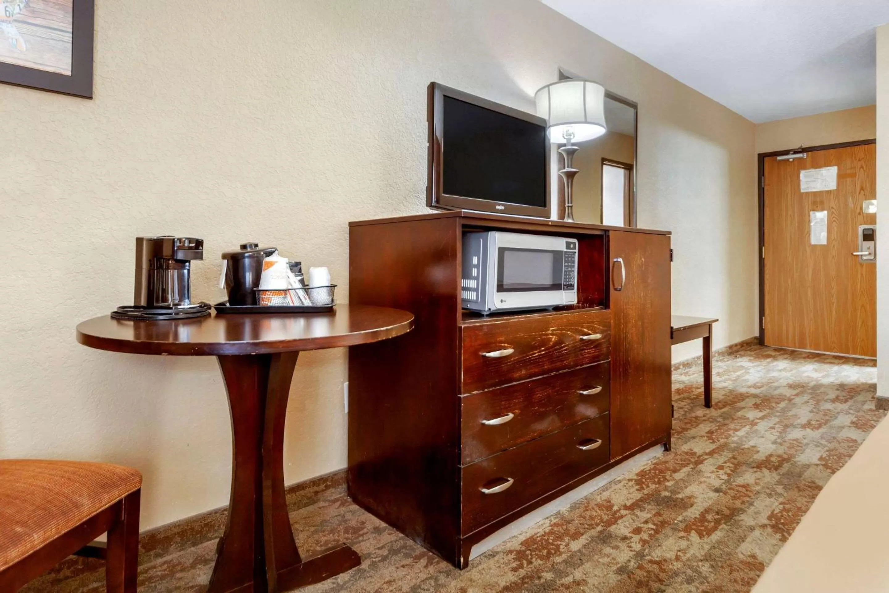 Photo of the whole room in Econo Lodge Black Hills