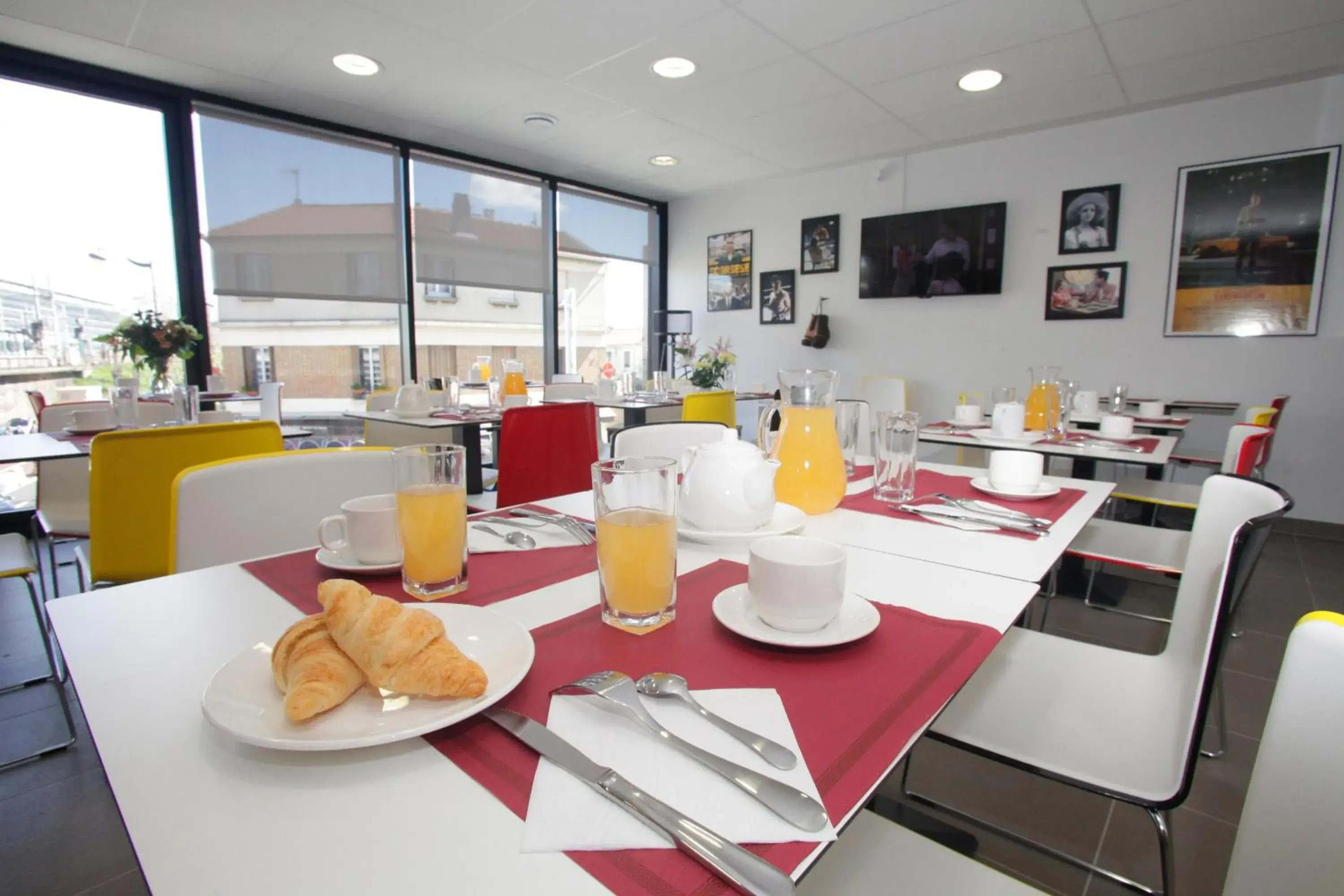 Buffet breakfast, Restaurant/Places to Eat in Apparthotel Odalys Paris Reuil